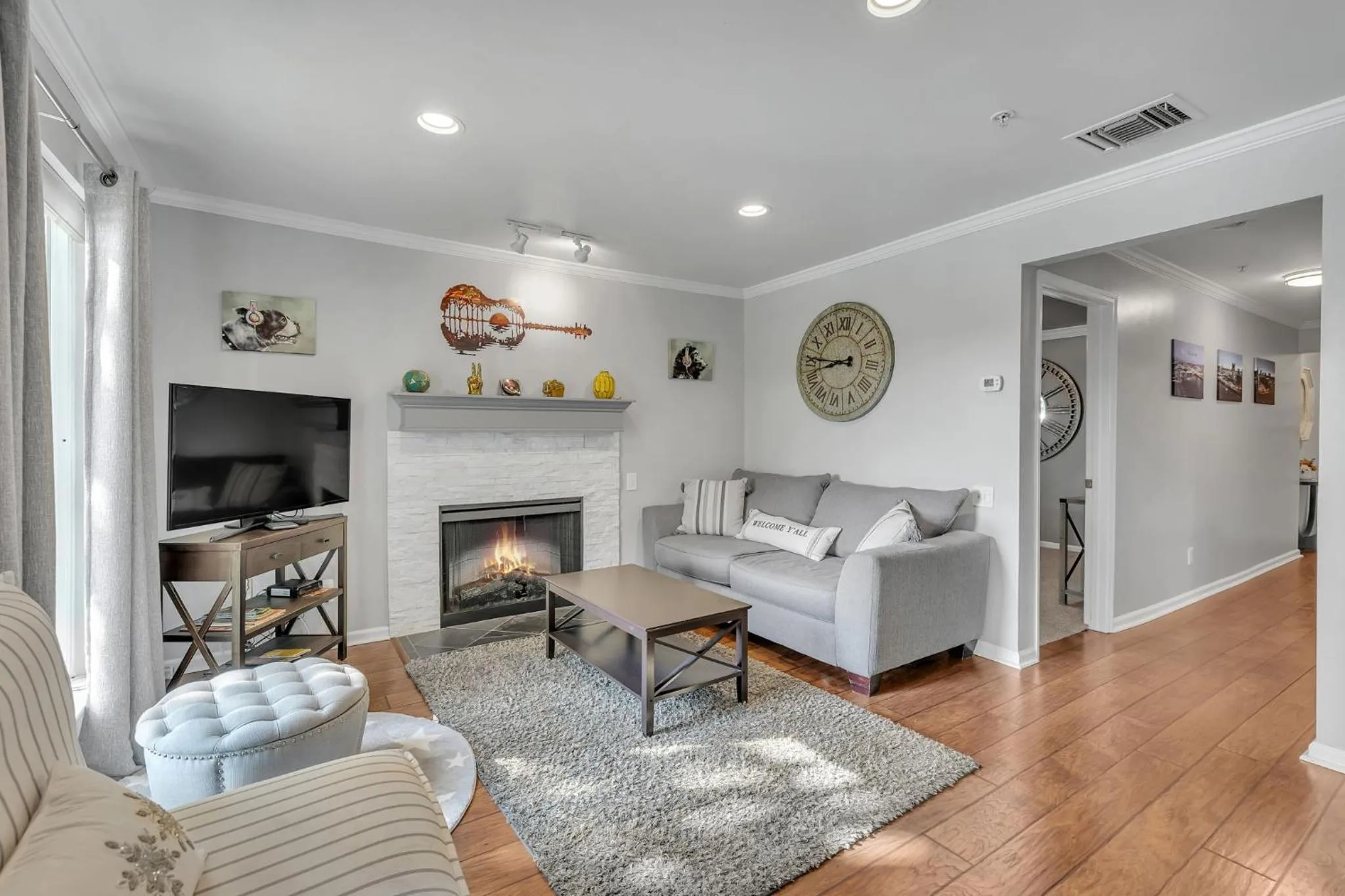 Nash Star Private Condo - 2bed, 2bath, Sleep 6, 25 Min Walk To Broadway And All Nashville Attractions, Pool, Gym