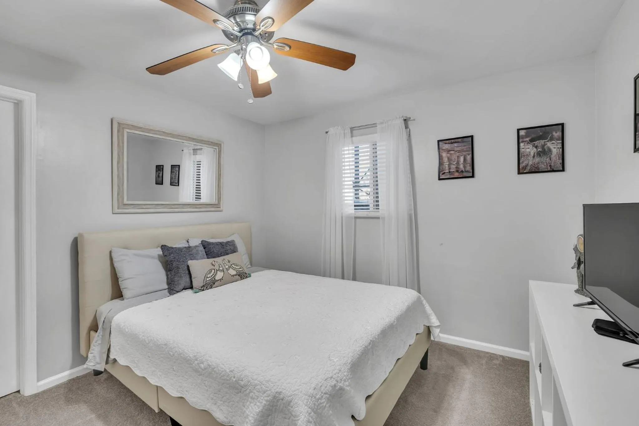 Bed in Nash Star Private Condo - 2bed, 2bath, Sleep 6, 25 Min Walk To Broadway And All Nashville Attractions, Pool, Gym