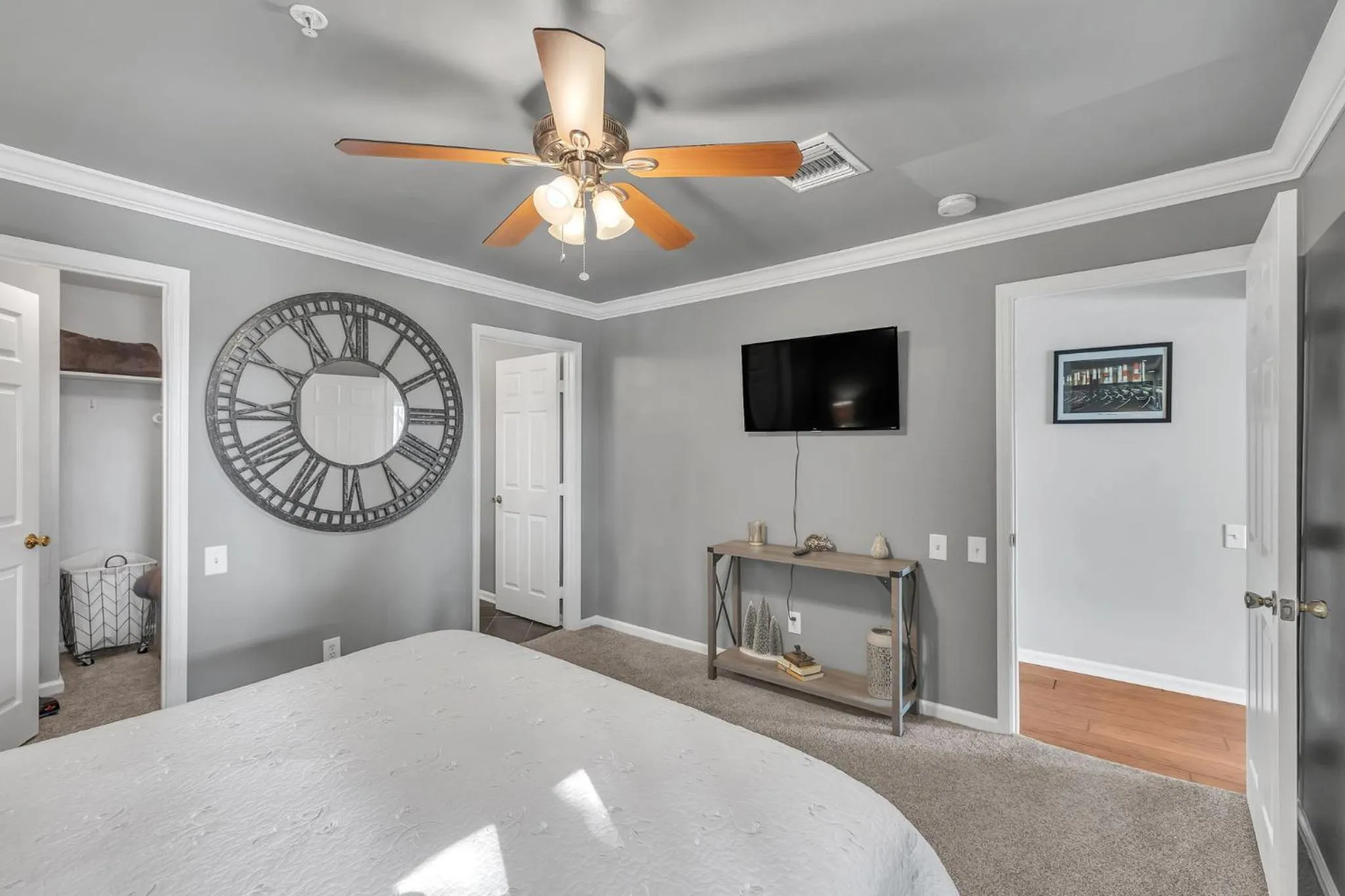 Bed in Nash Star Private Condo - 2bed, 2bath, Sleep 6, 25 Min Walk To Broadway And All Nashville Attractions, Pool, Gym