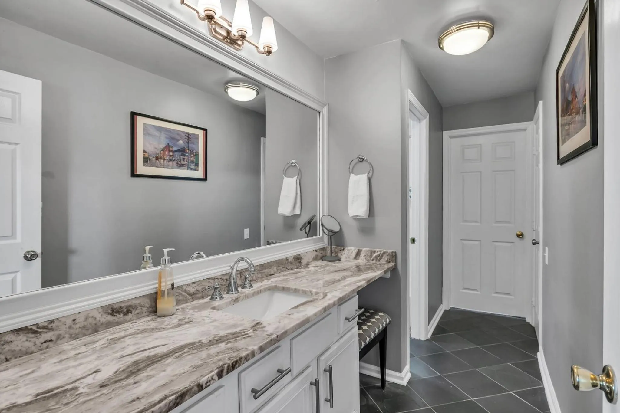 Nash Star Private Condo - 2bed, 2bath, Sleep 6, 25 Min Walk To Broadway And All Nashville Attractions, Pool, Gym