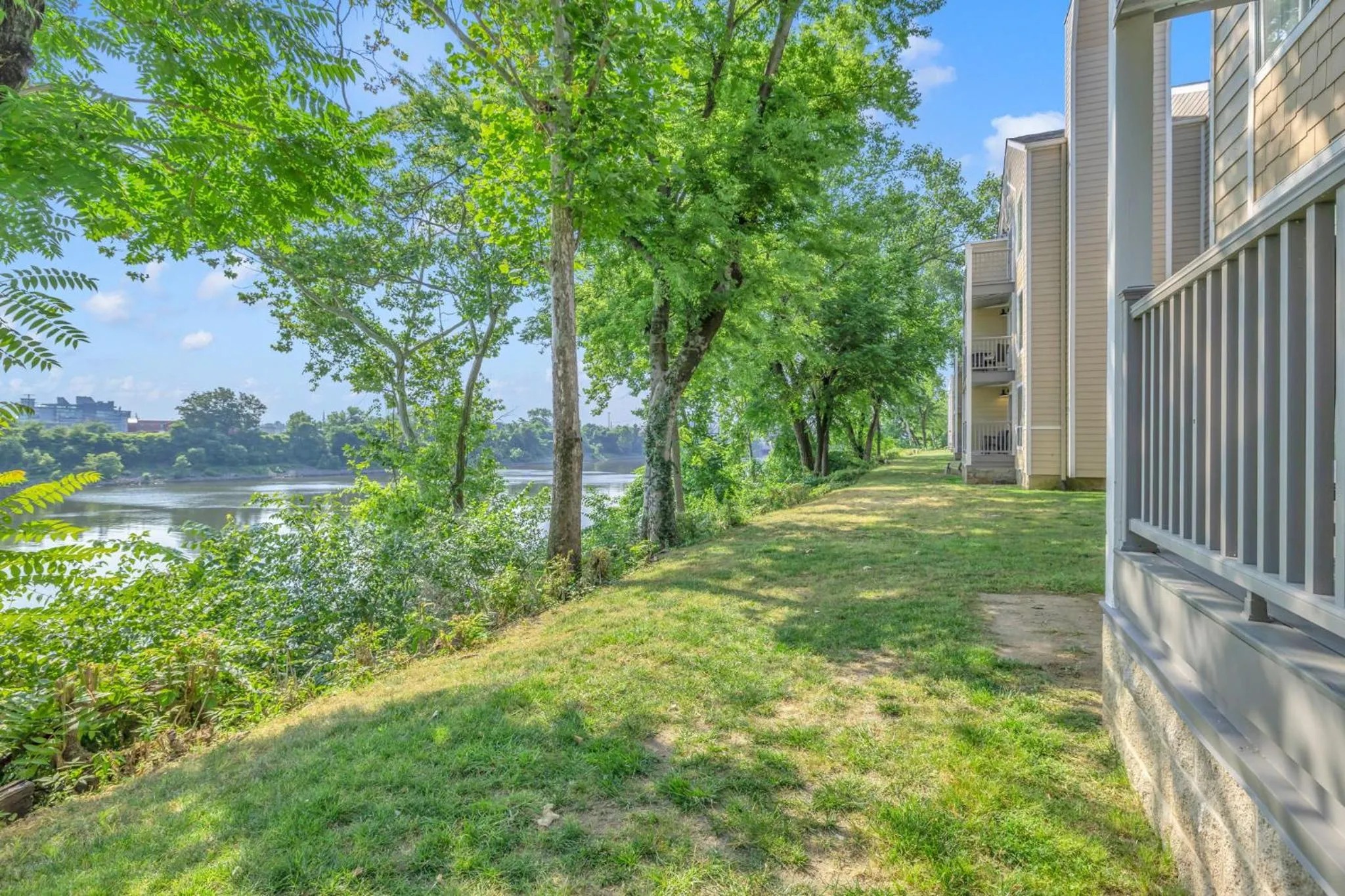 Nash Star Private Condo - 2bed, 2bath, Sleep 6, 25 Min Walk To Broadway And All Nashville Attractions, Pool, Gym