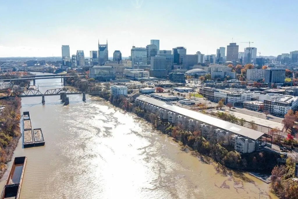 Property building in Nash Star Private Condo - 2bed, 2bath, Sleep 6, 25 Min Walk To Broadway And All Nashville Attractions, Pool, Gym