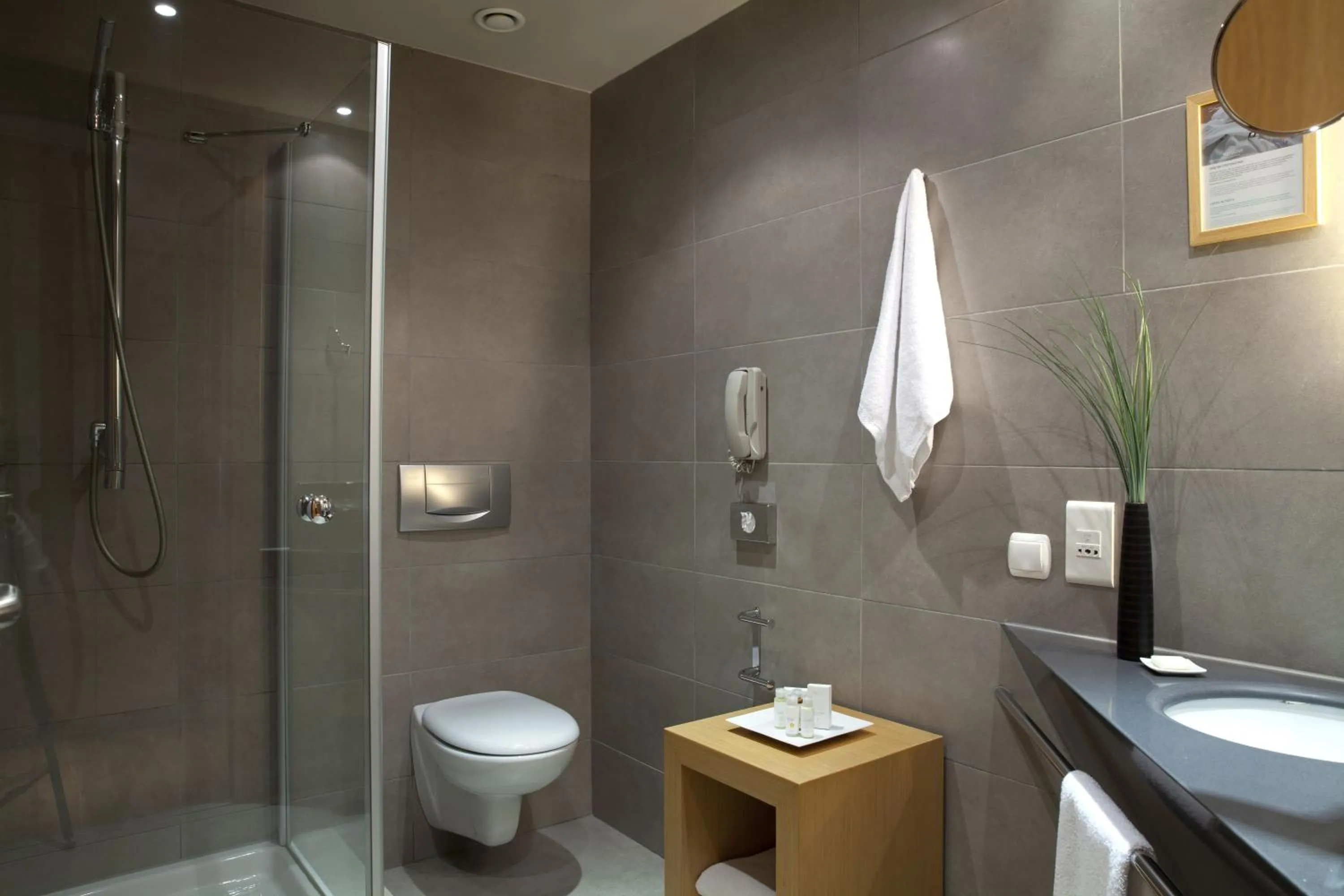 Bathroom in Zeus Thessaloniki Lazart