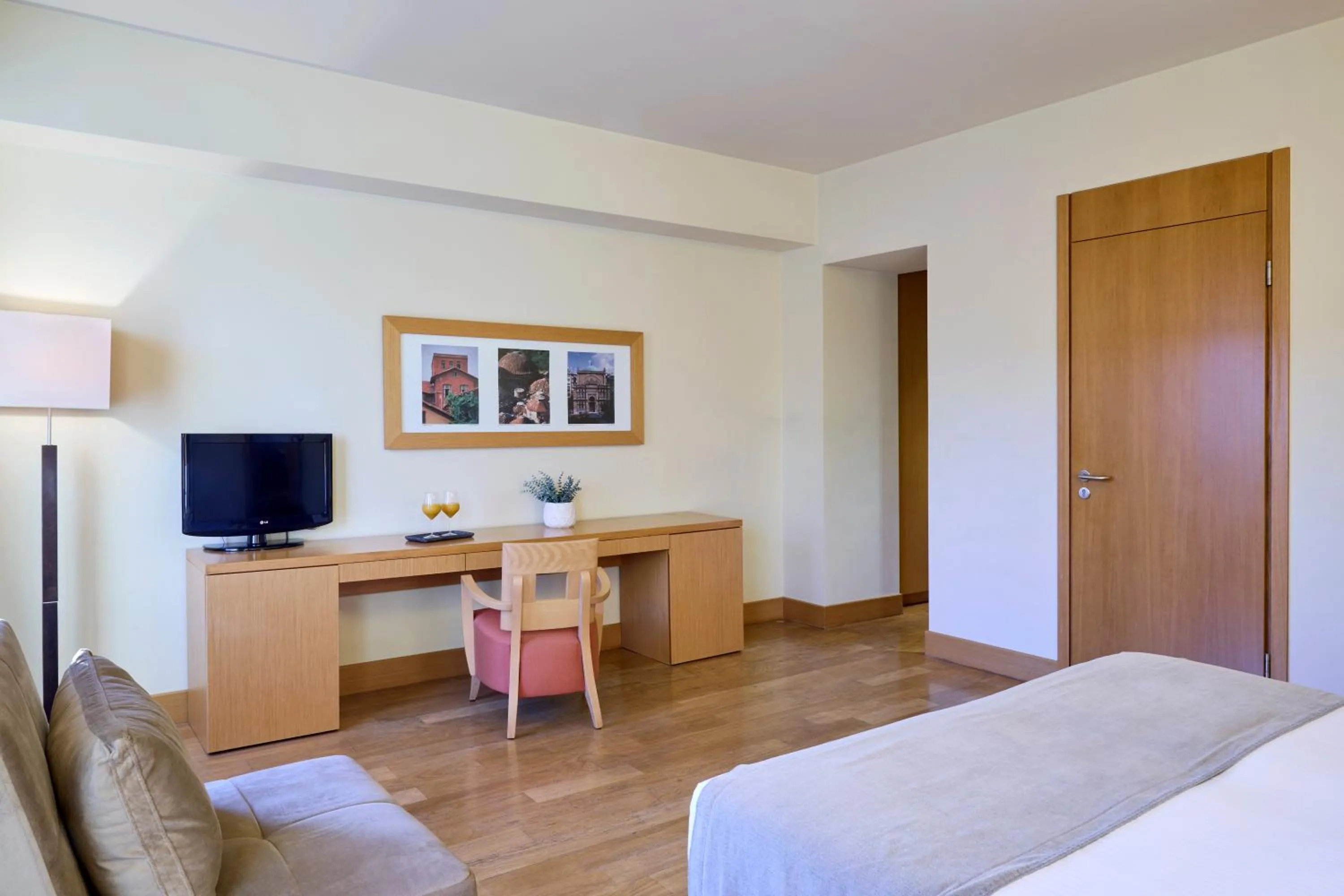 TV and multimedia, Bed in Zeus Thessaloniki Lazart