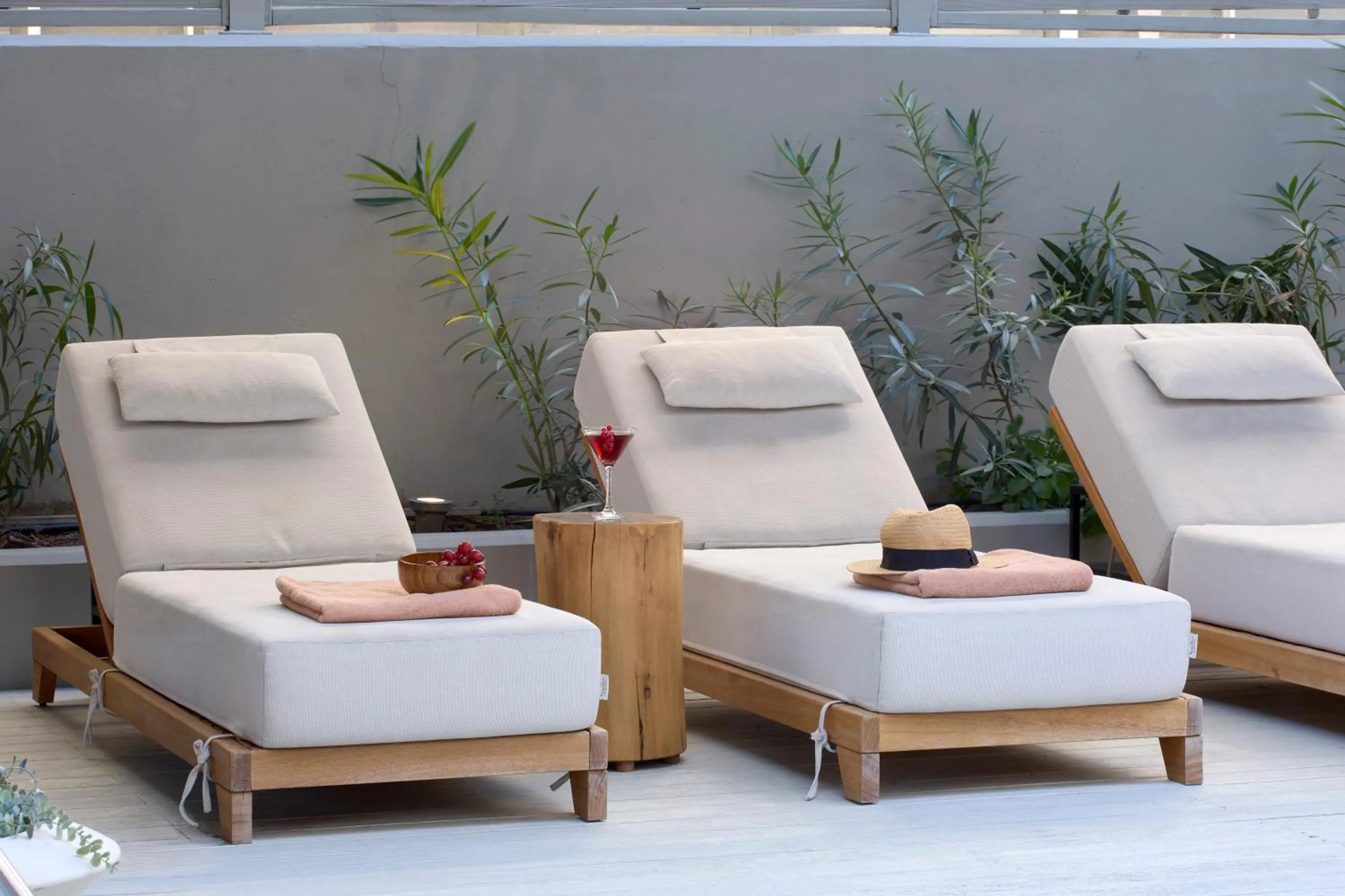 Swimming pool in Zeus Thessaloniki Lazart