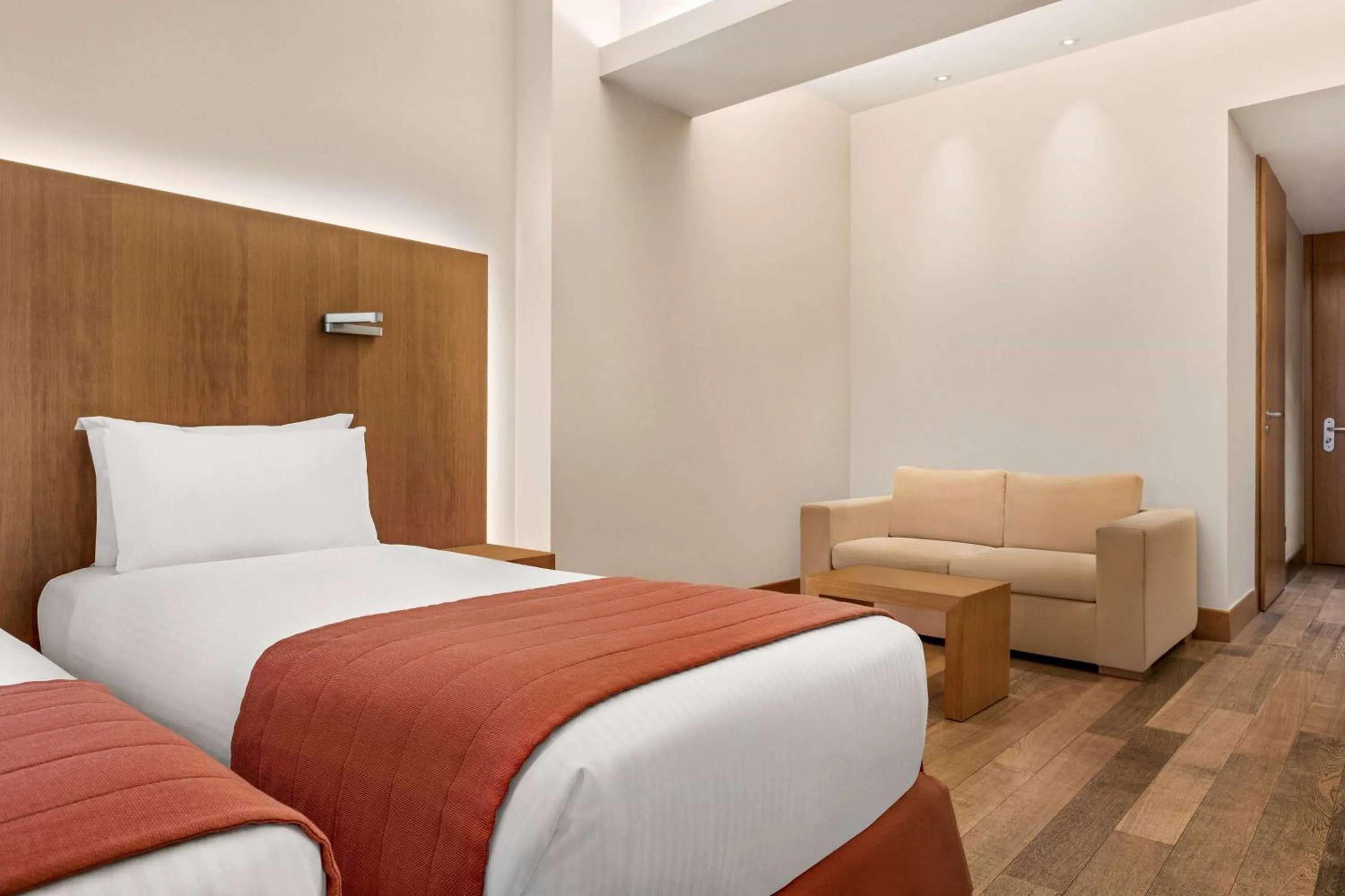 Photo of the whole room, Bed in Zeus Thessaloniki Lazart