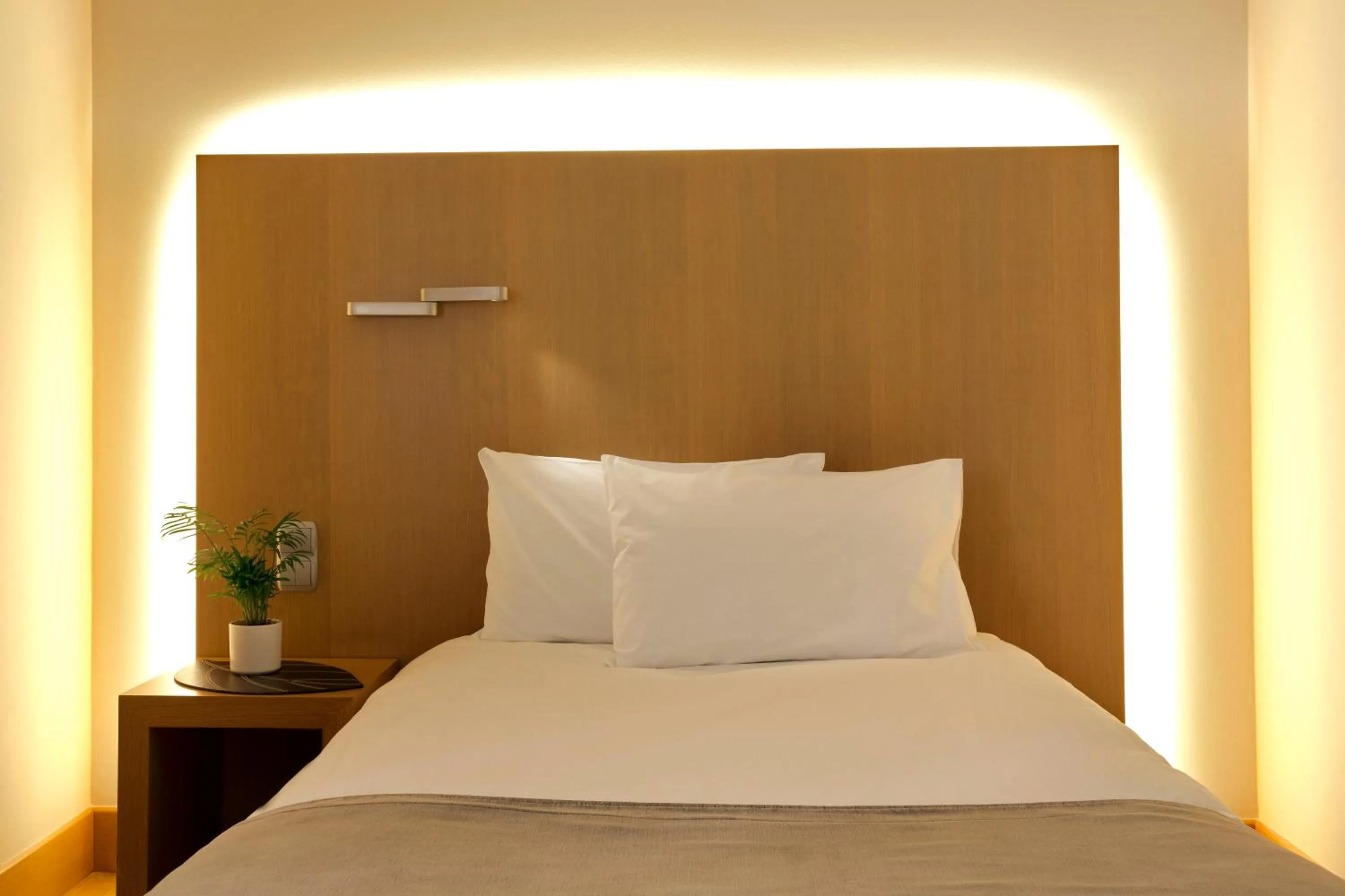 Bed in Zeus Thessaloniki Lazart