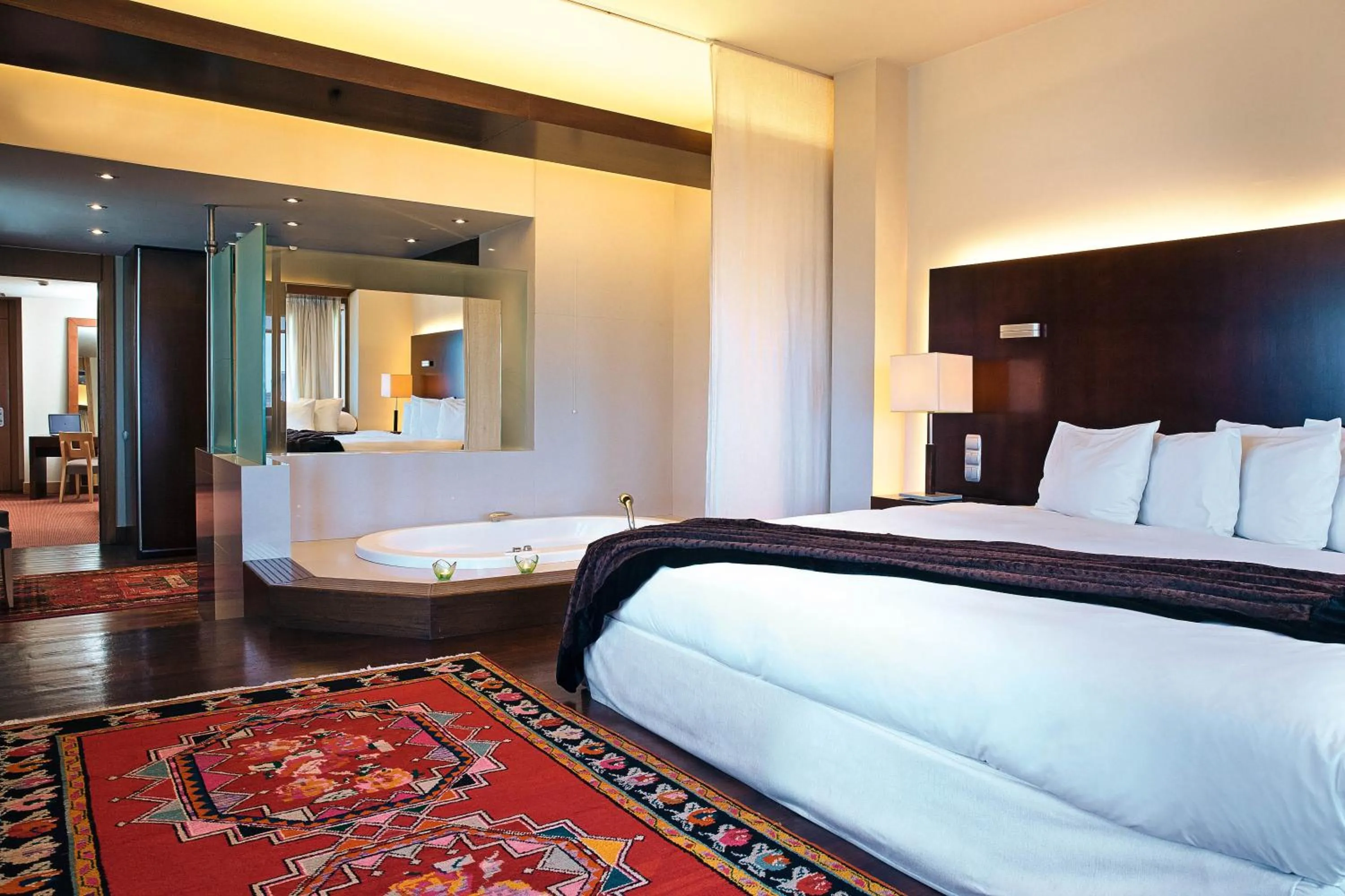 Bed in Zeus Thessaloniki Lazart