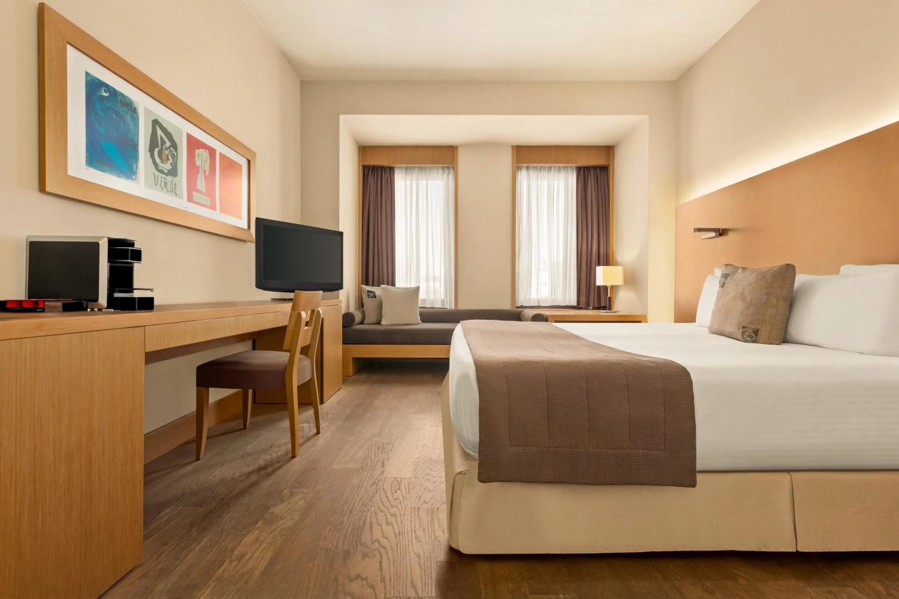 Bed in Zeus Thessaloniki Lazart