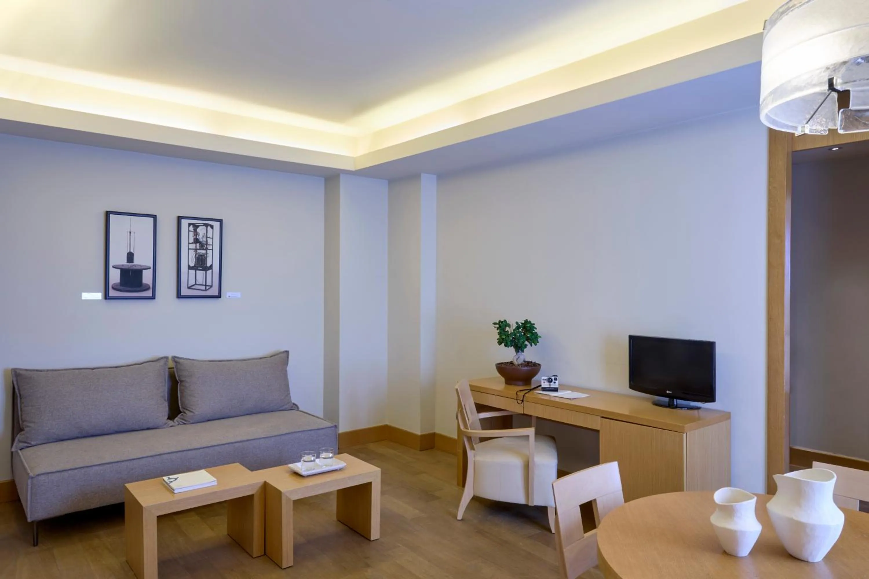 Seating area in Zeus Thessaloniki Lazart