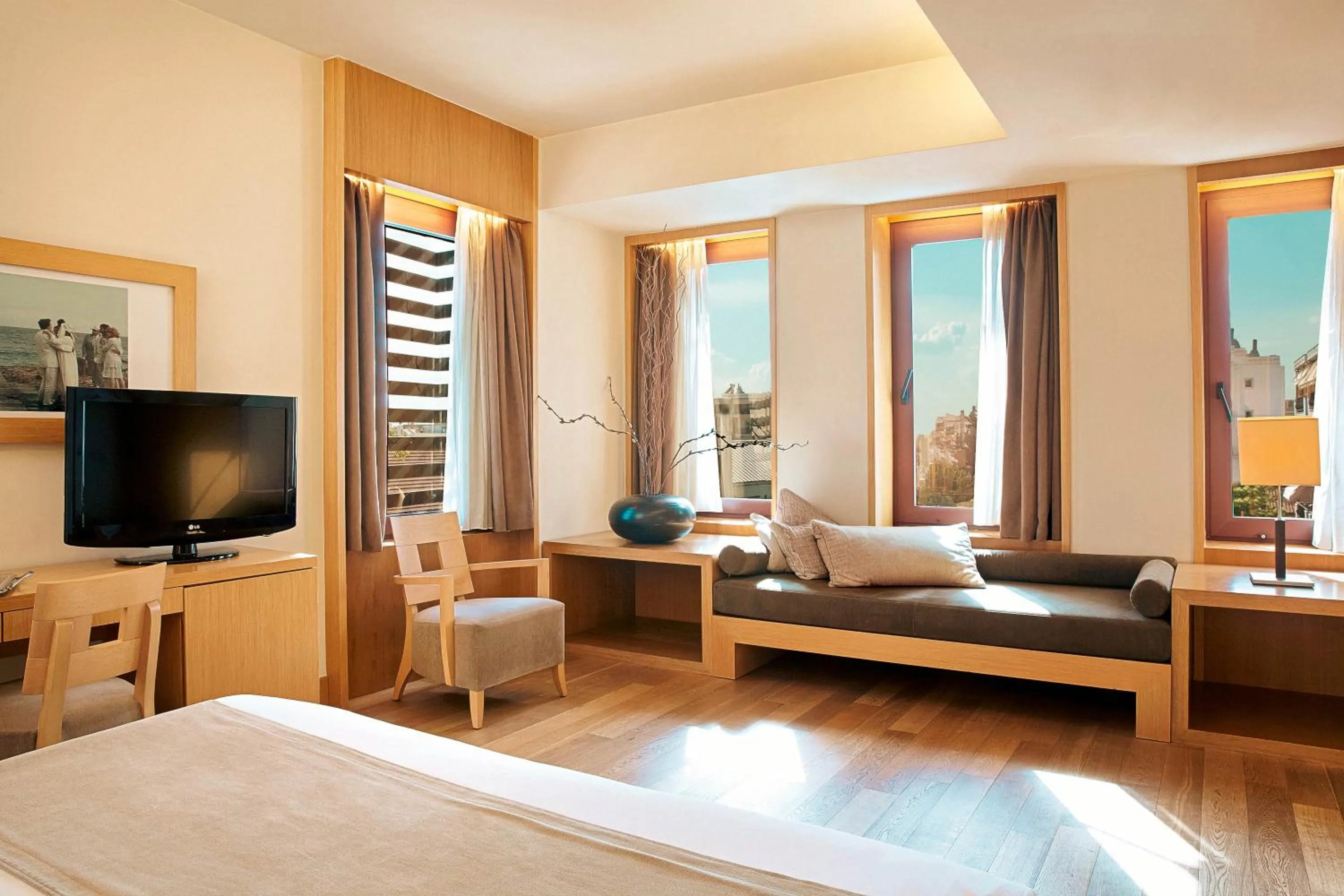 Bed in Zeus Thessaloniki Lazart