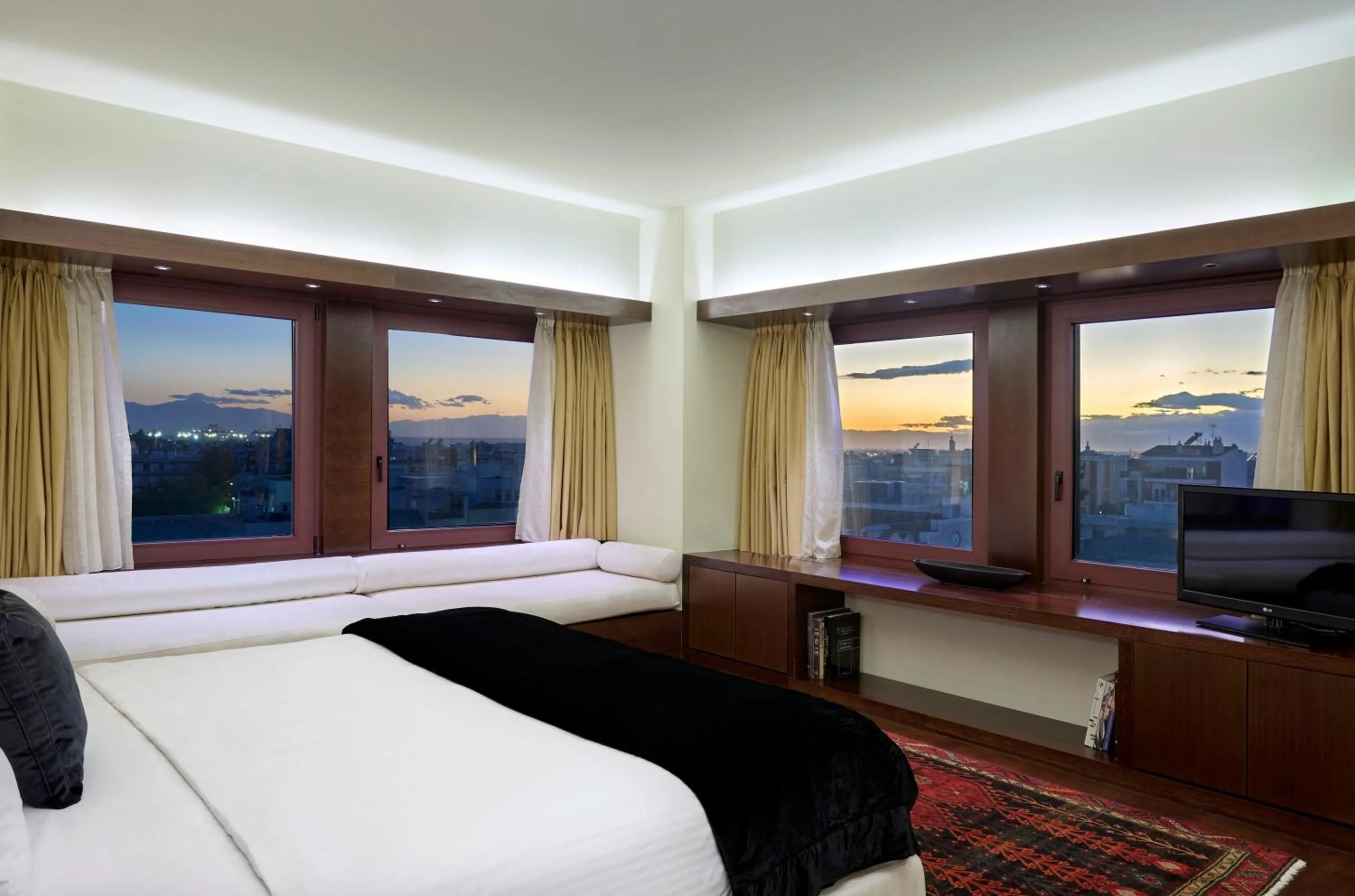 Bed in Zeus Thessaloniki Lazart