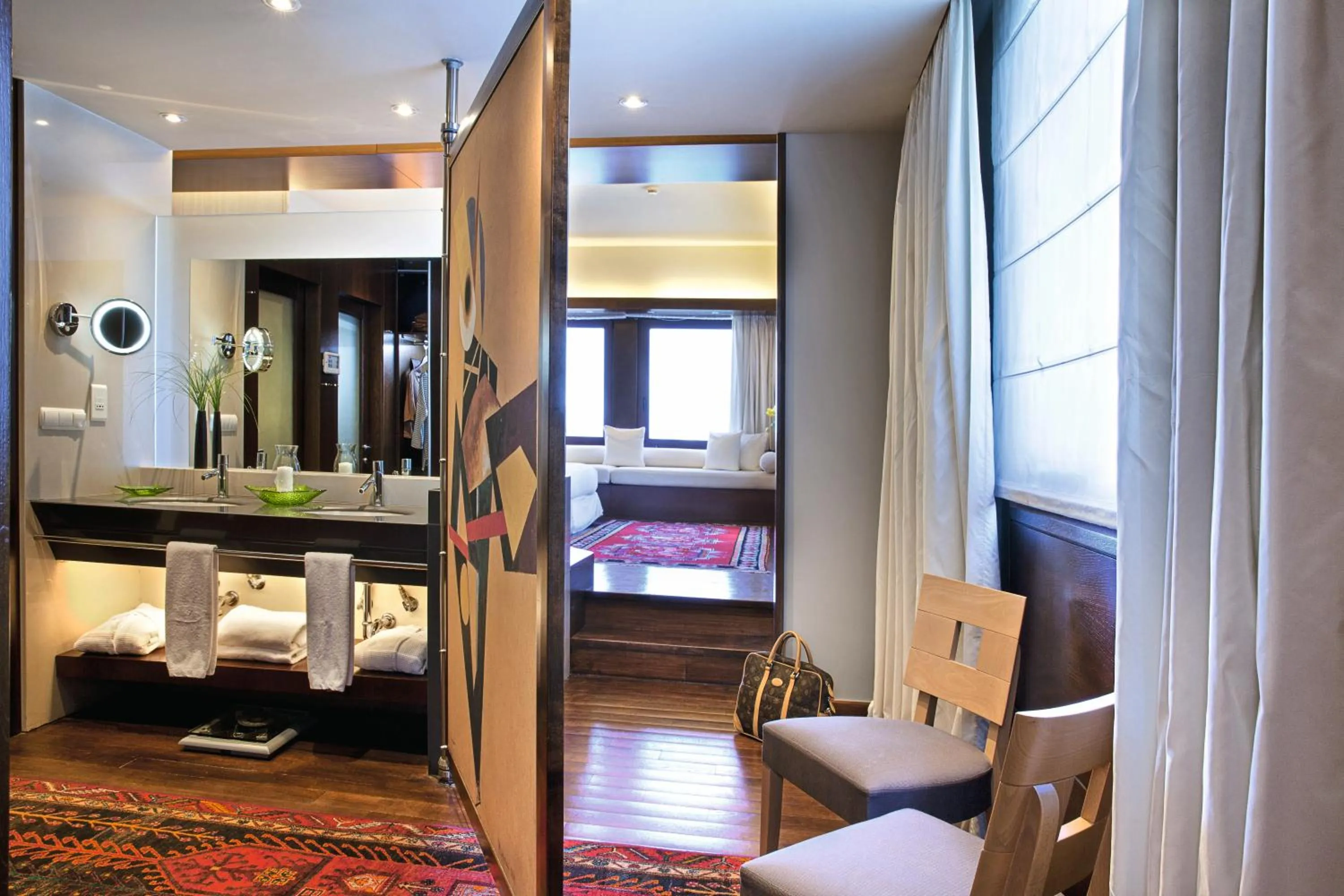 Bathroom, Bed in Zeus Thessaloniki Lazart