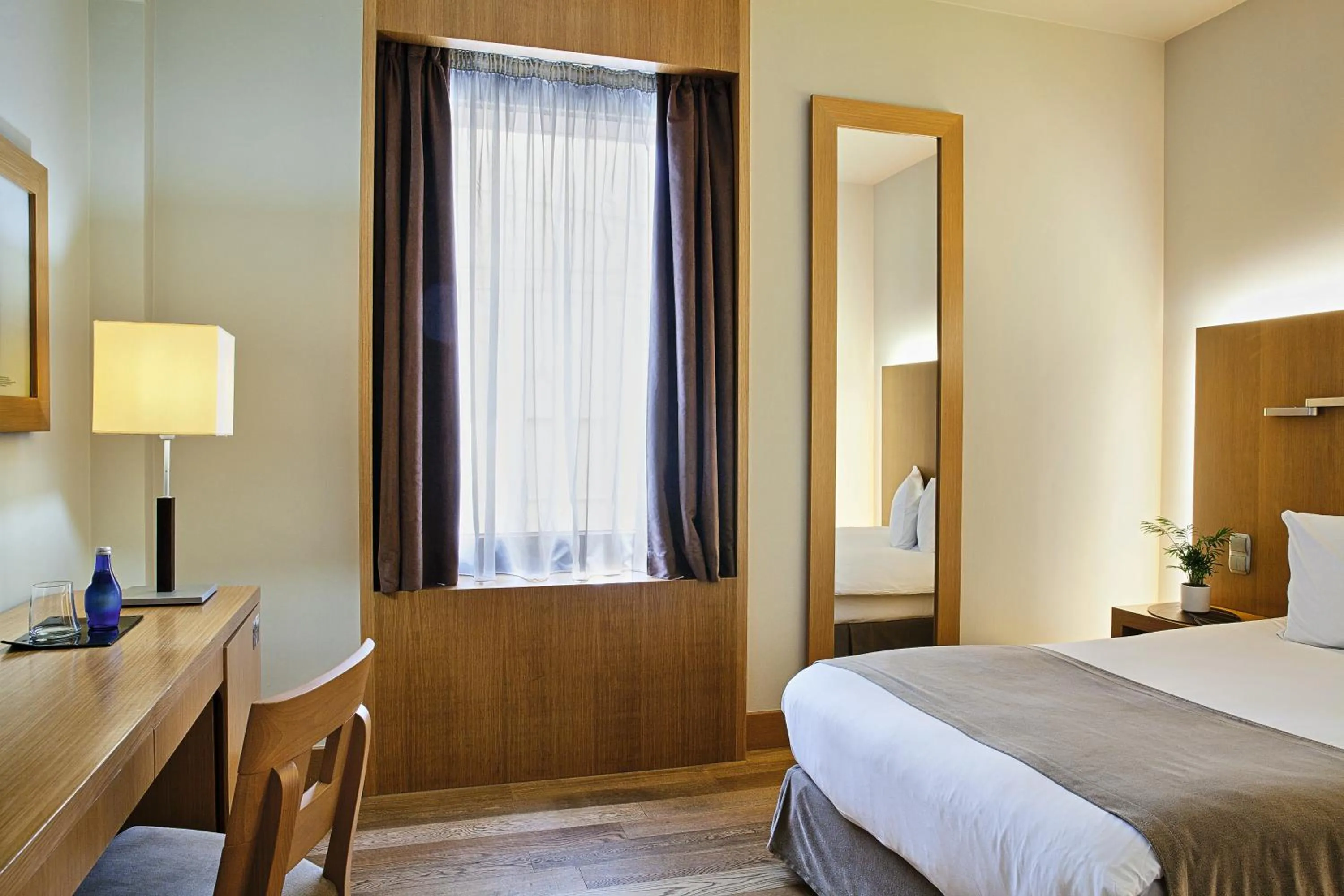 Bed in Zeus Thessaloniki Lazart