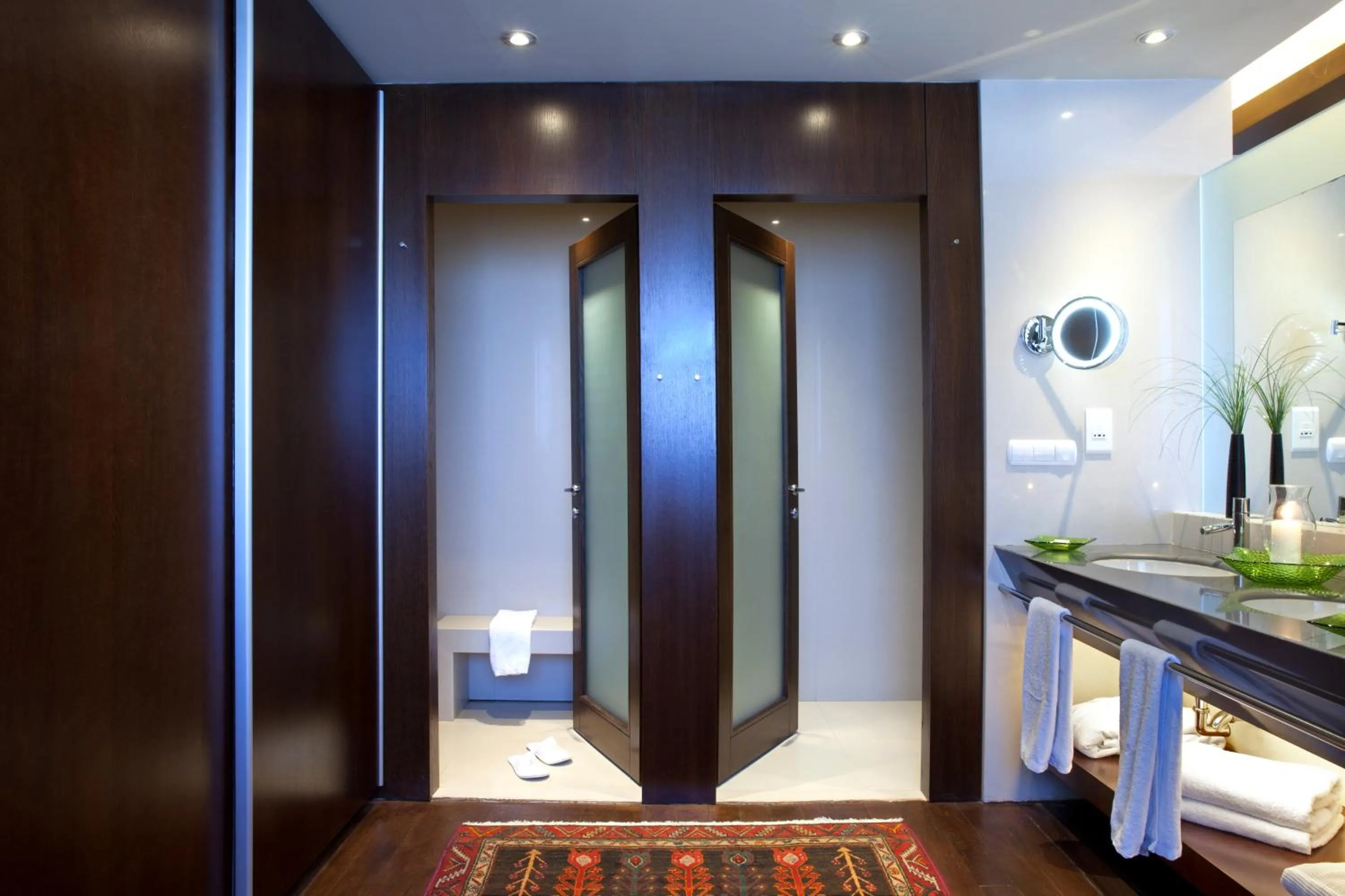 Bathroom in Zeus Thessaloniki Lazart