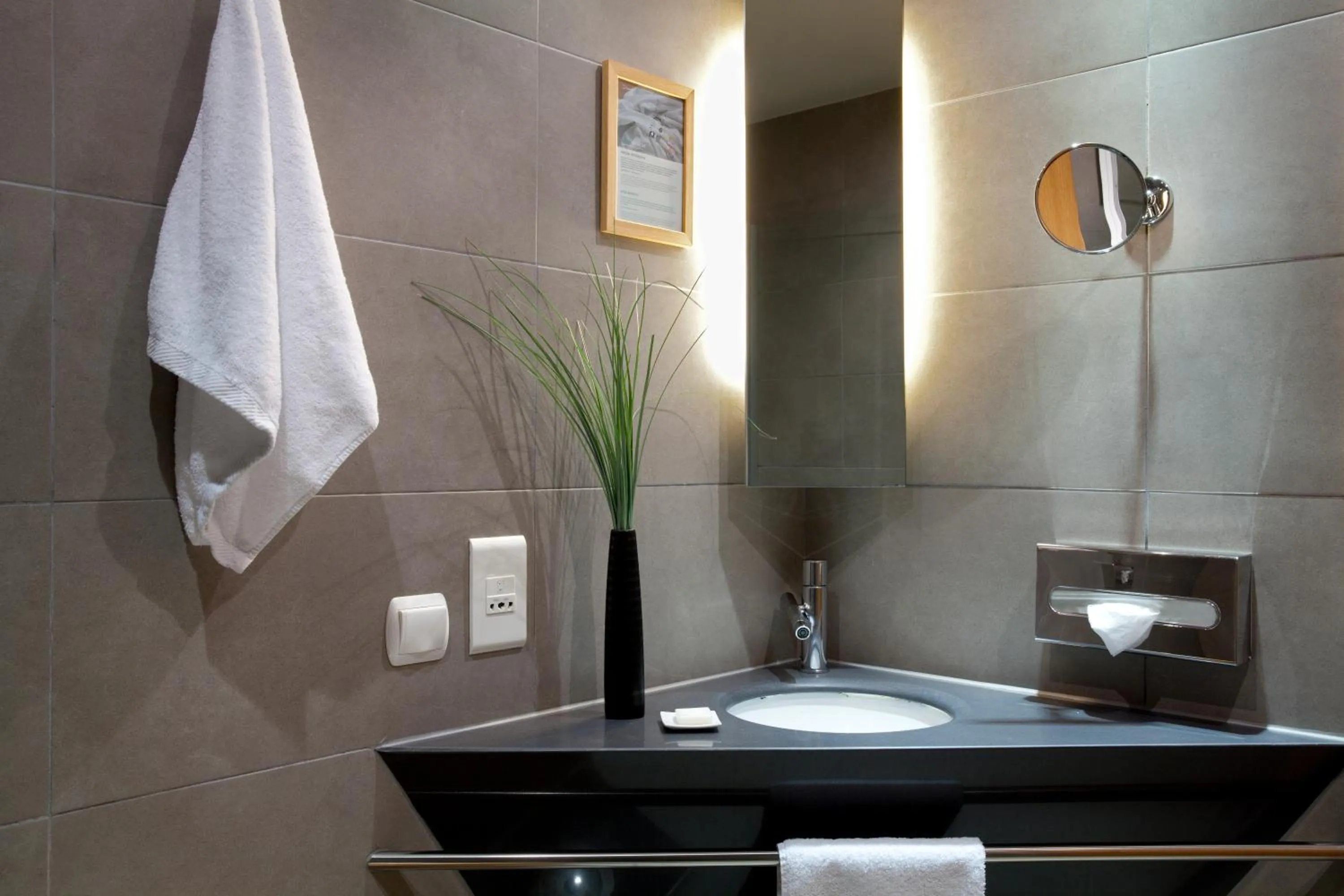 Bathroom in Zeus Thessaloniki Lazart