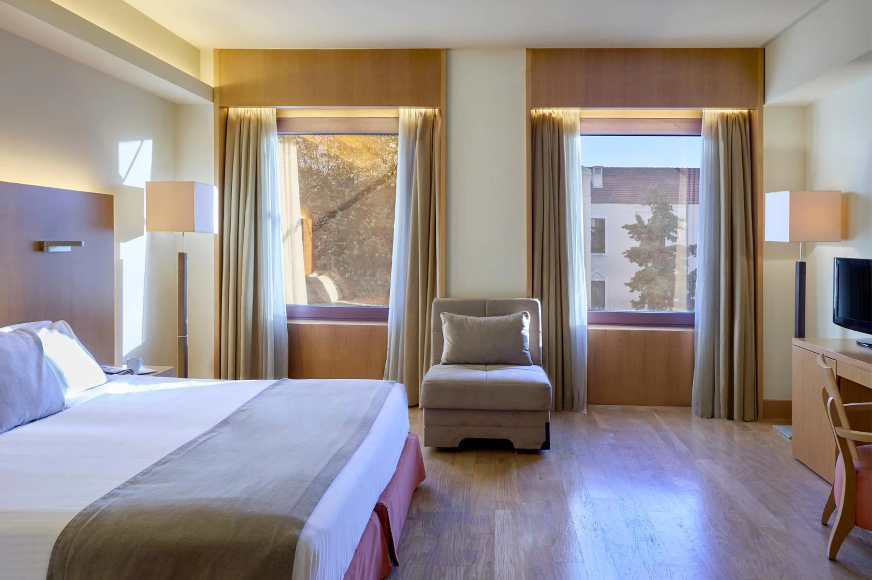 Bed in Zeus Thessaloniki Lazart