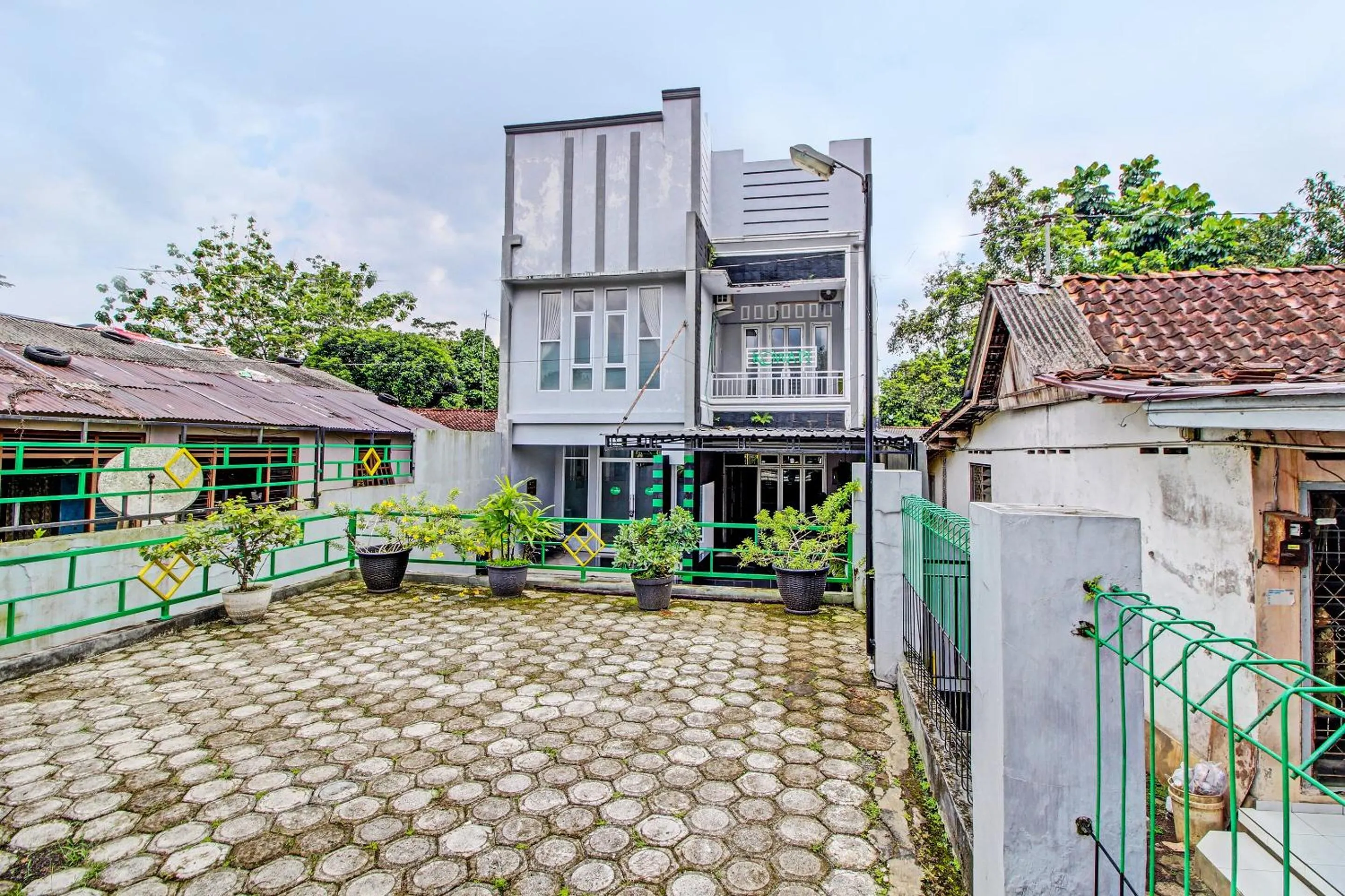Capital O 92250 Hall & Guesthouse Kowapi Syariah