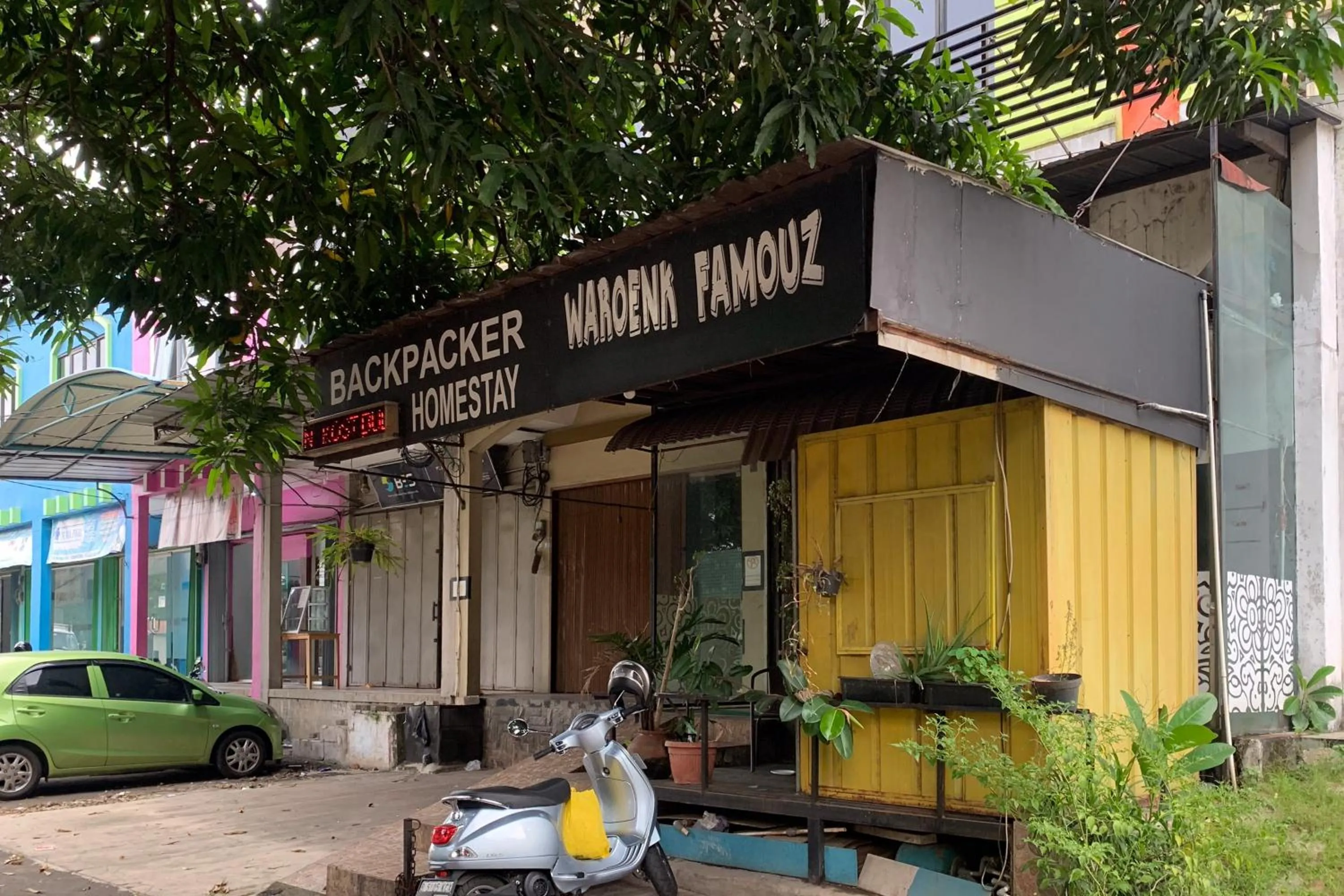 Facade/entrance in Backpacker Homestay Jatisampurna Redpartner