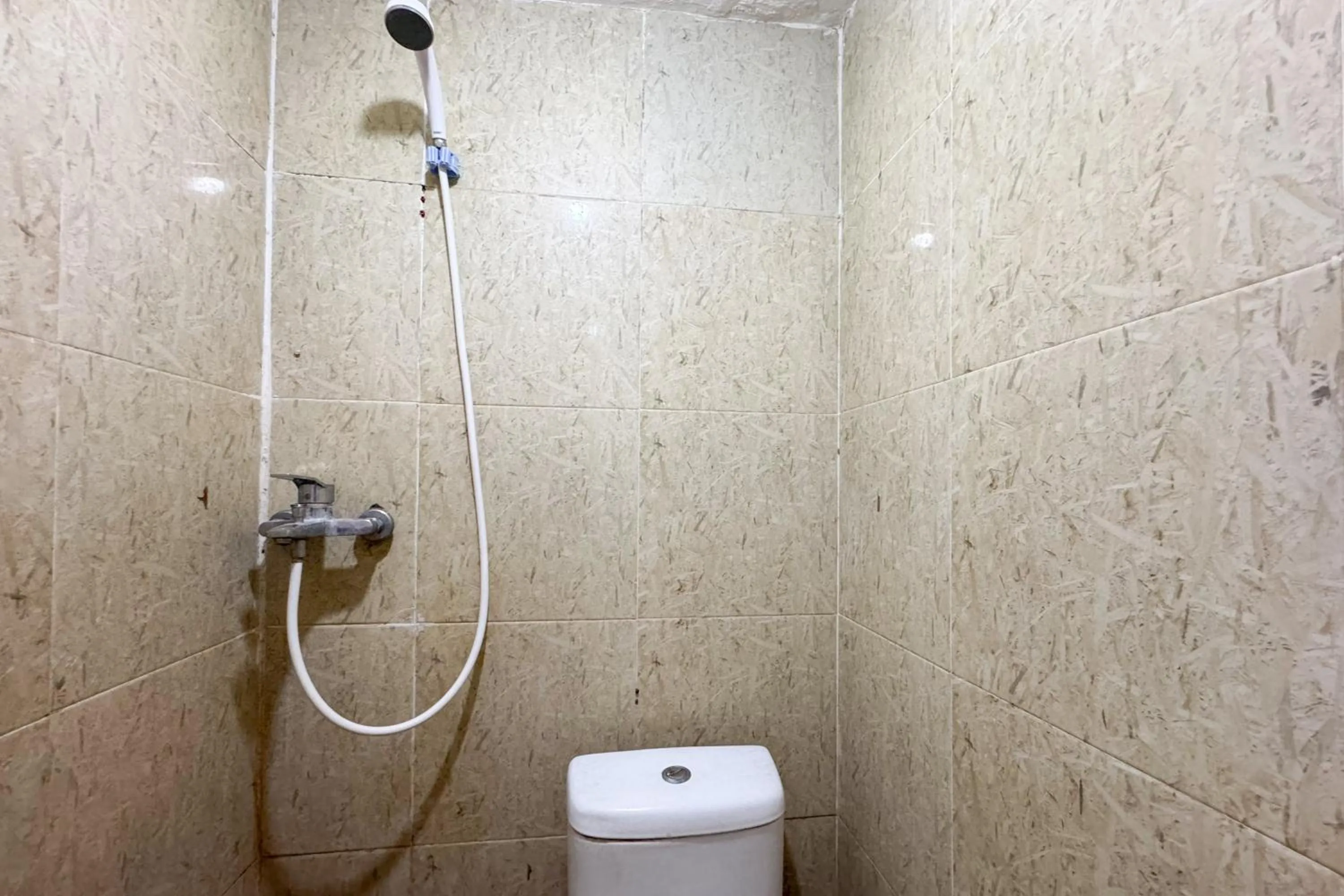 Bathroom in Backpacker Homestay Jatisampurna Redpartner