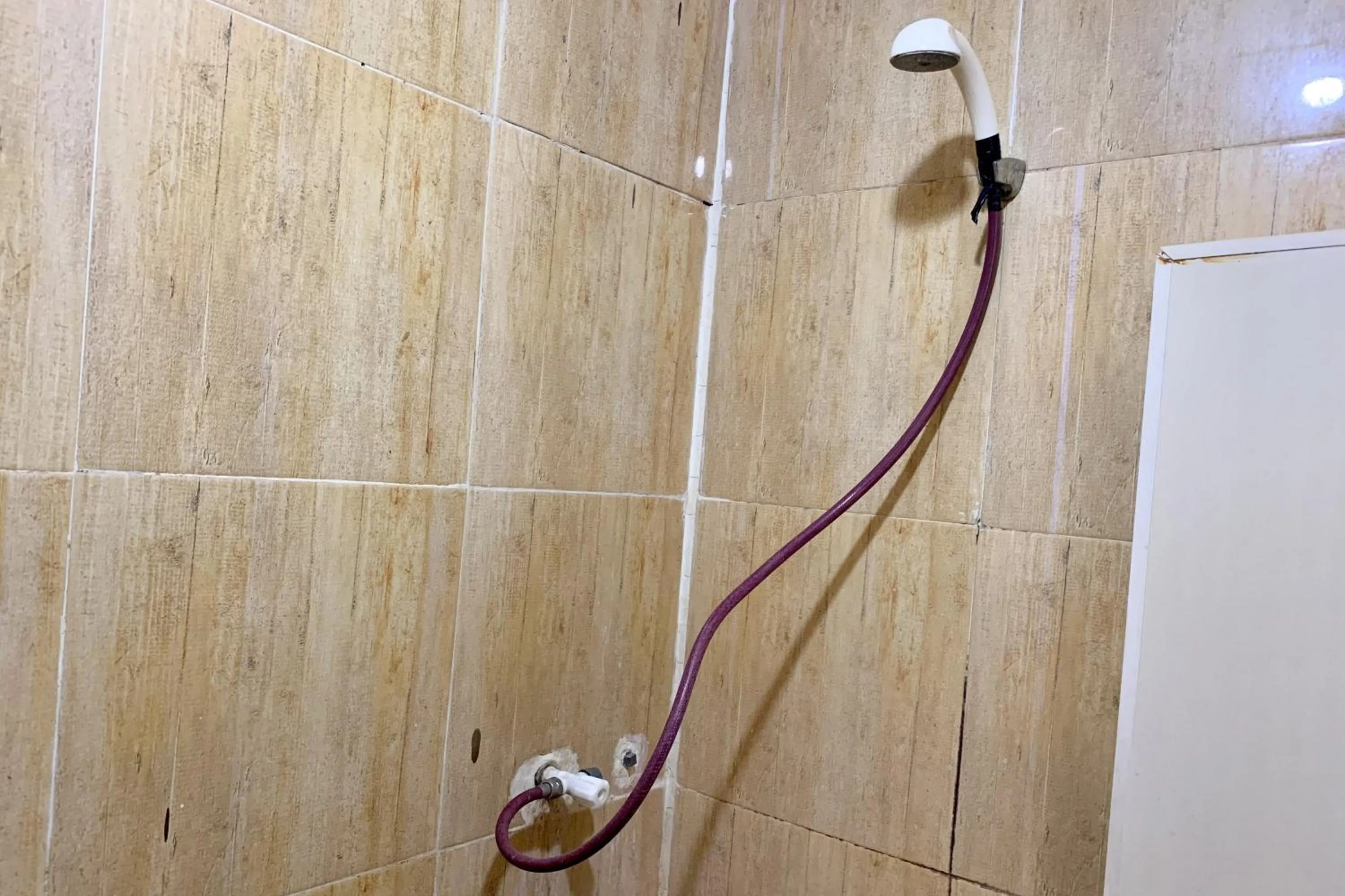 Bathroom in Backpacker Homestay Jatisampurna Redpartner