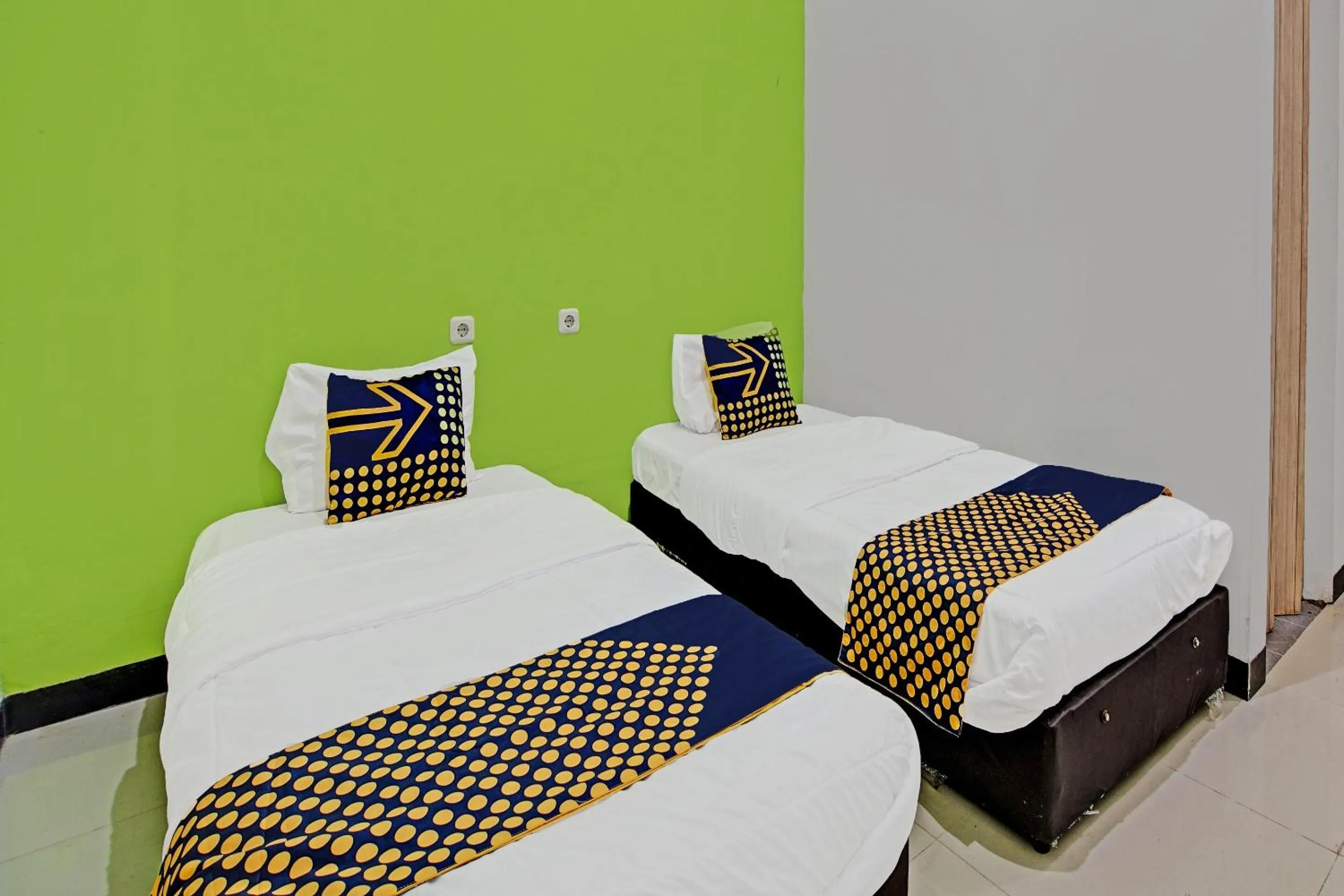 Bedroom, Bed in Hotel O Lucky Guesthouse