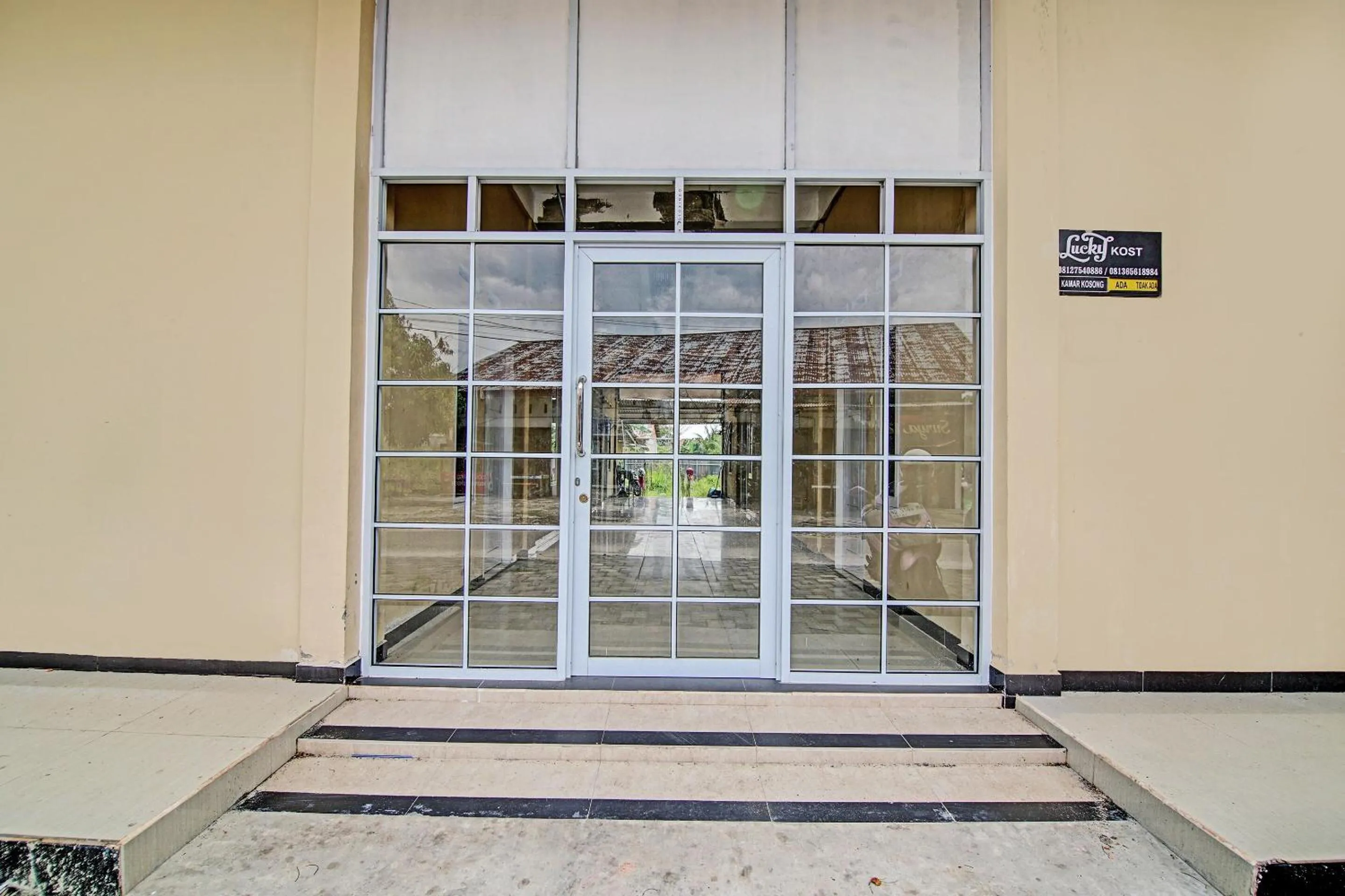 Facade/entrance in Hotel O Lucky Guesthouse