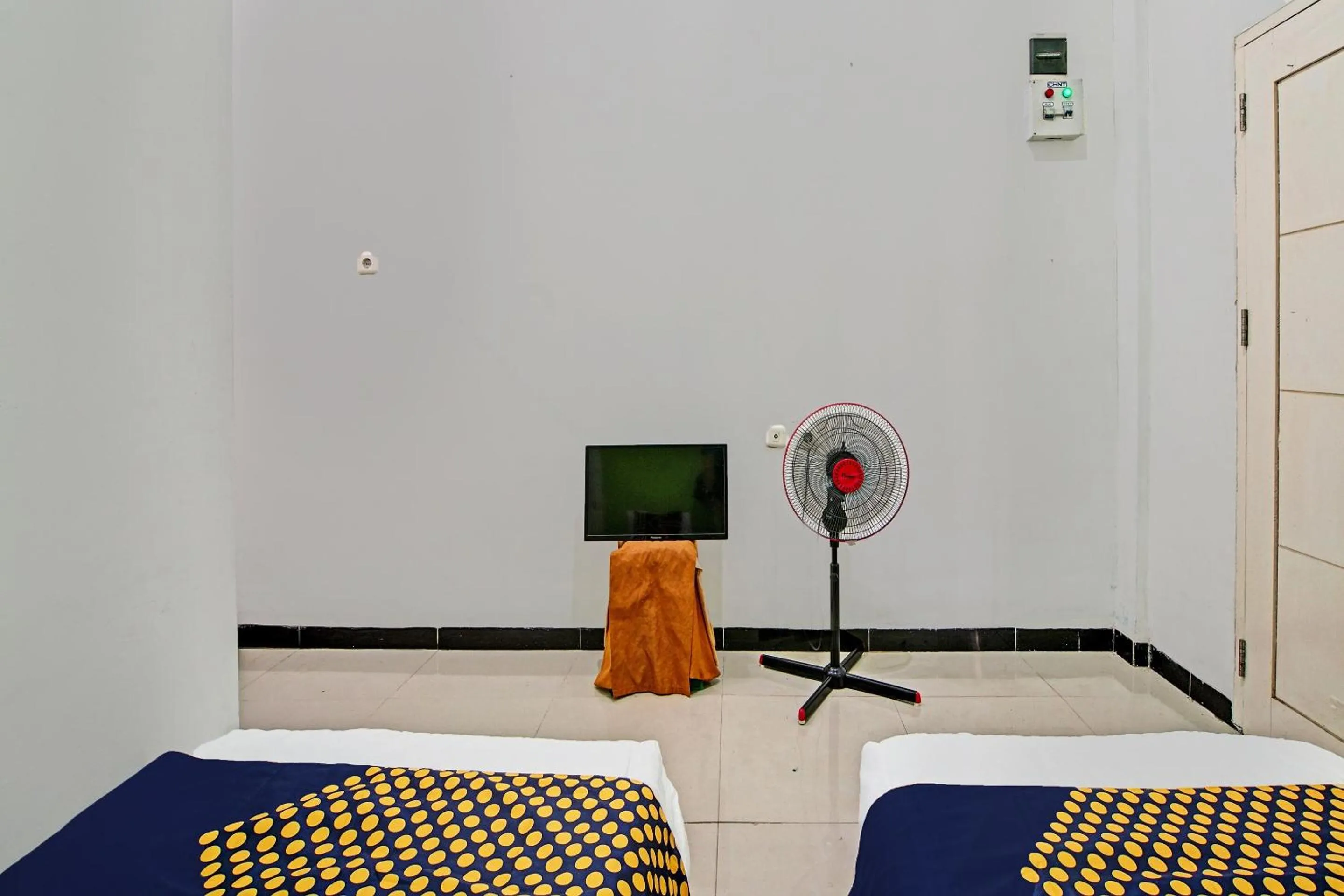 Bedroom, Bed in Hotel O Lucky Guesthouse