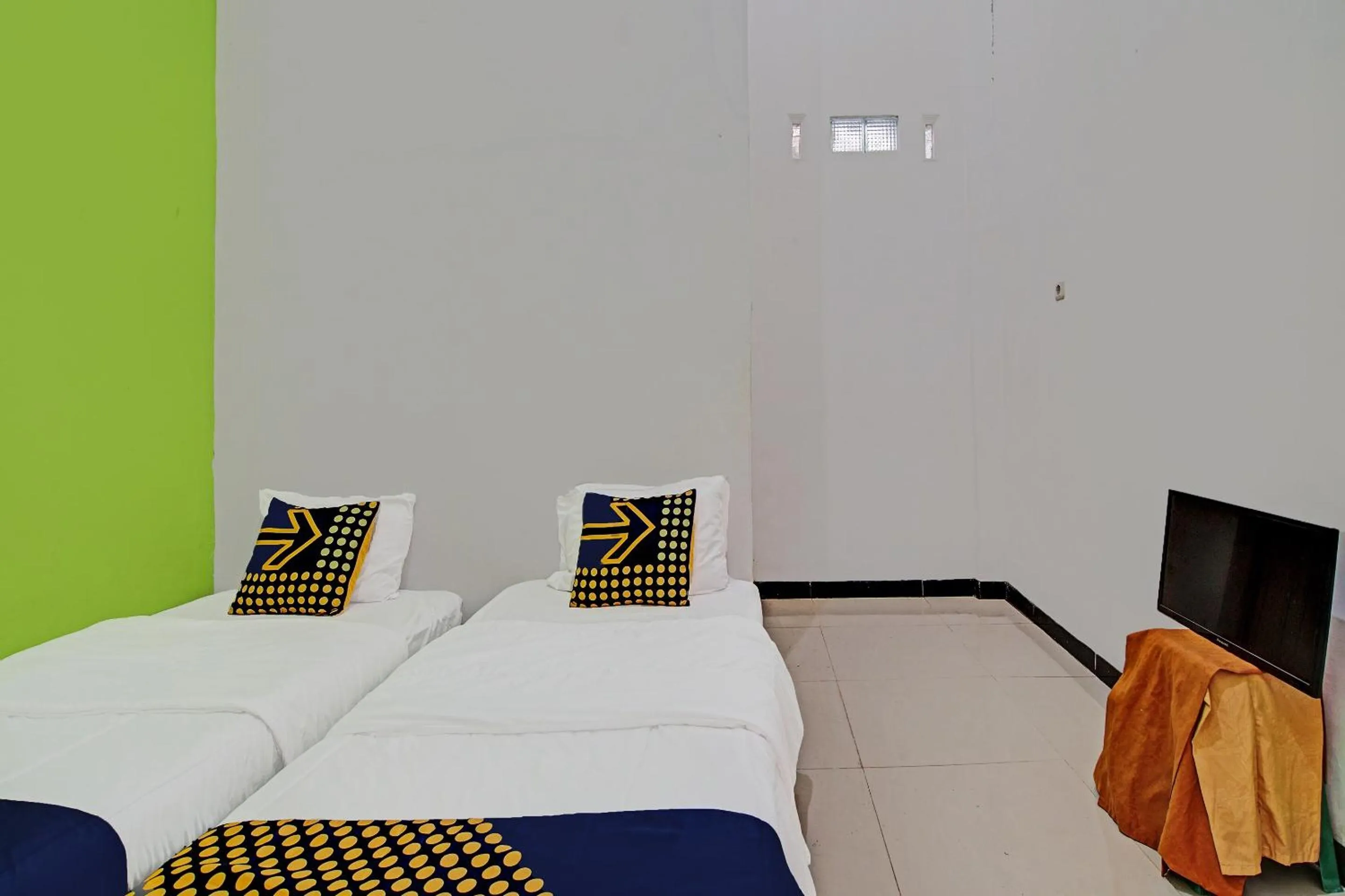 Bedroom, Bed in Hotel O Lucky Guesthouse