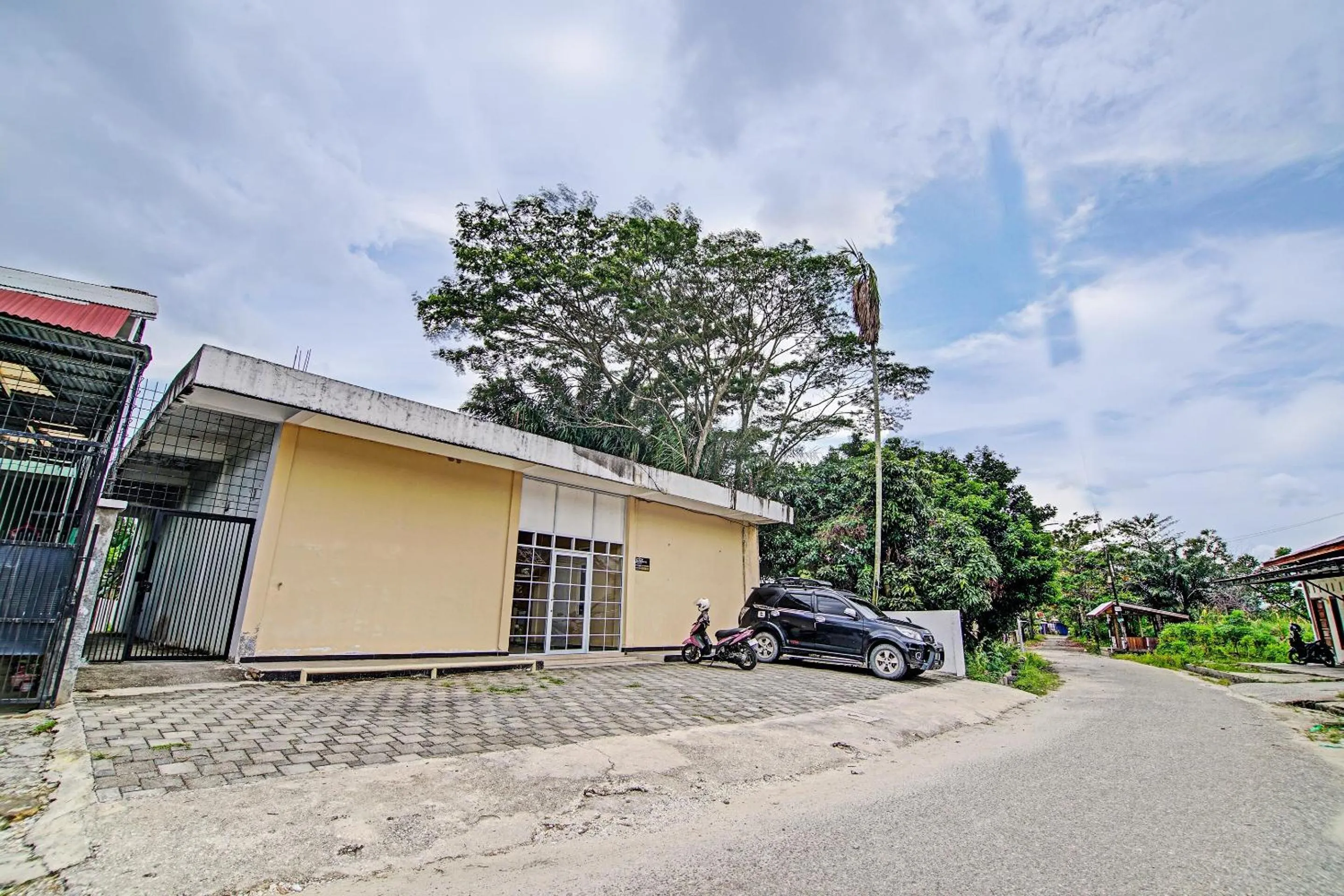 Facade/entrance in Hotel O Lucky Guesthouse