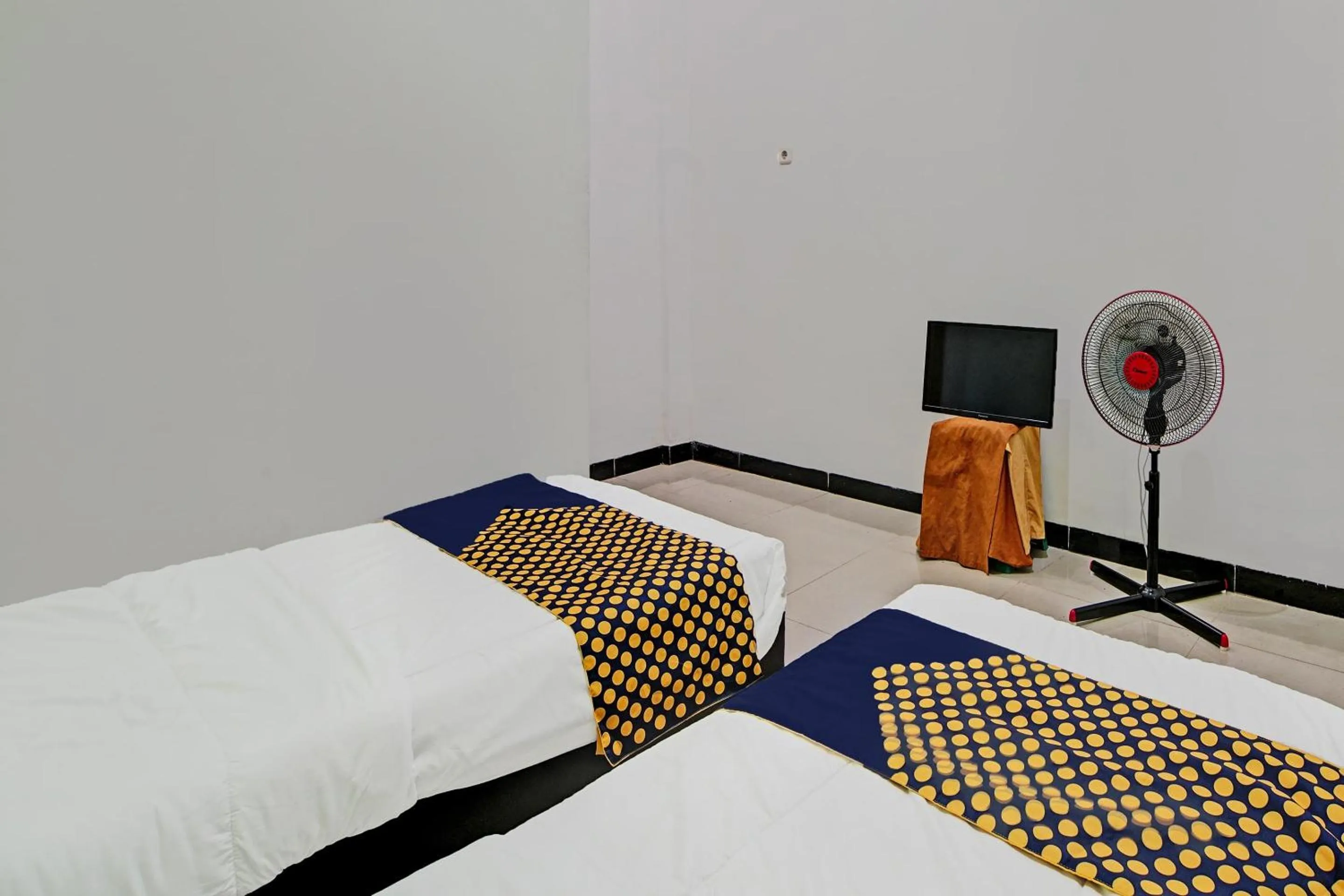 Bedroom, Bed in Hotel O Lucky Guesthouse