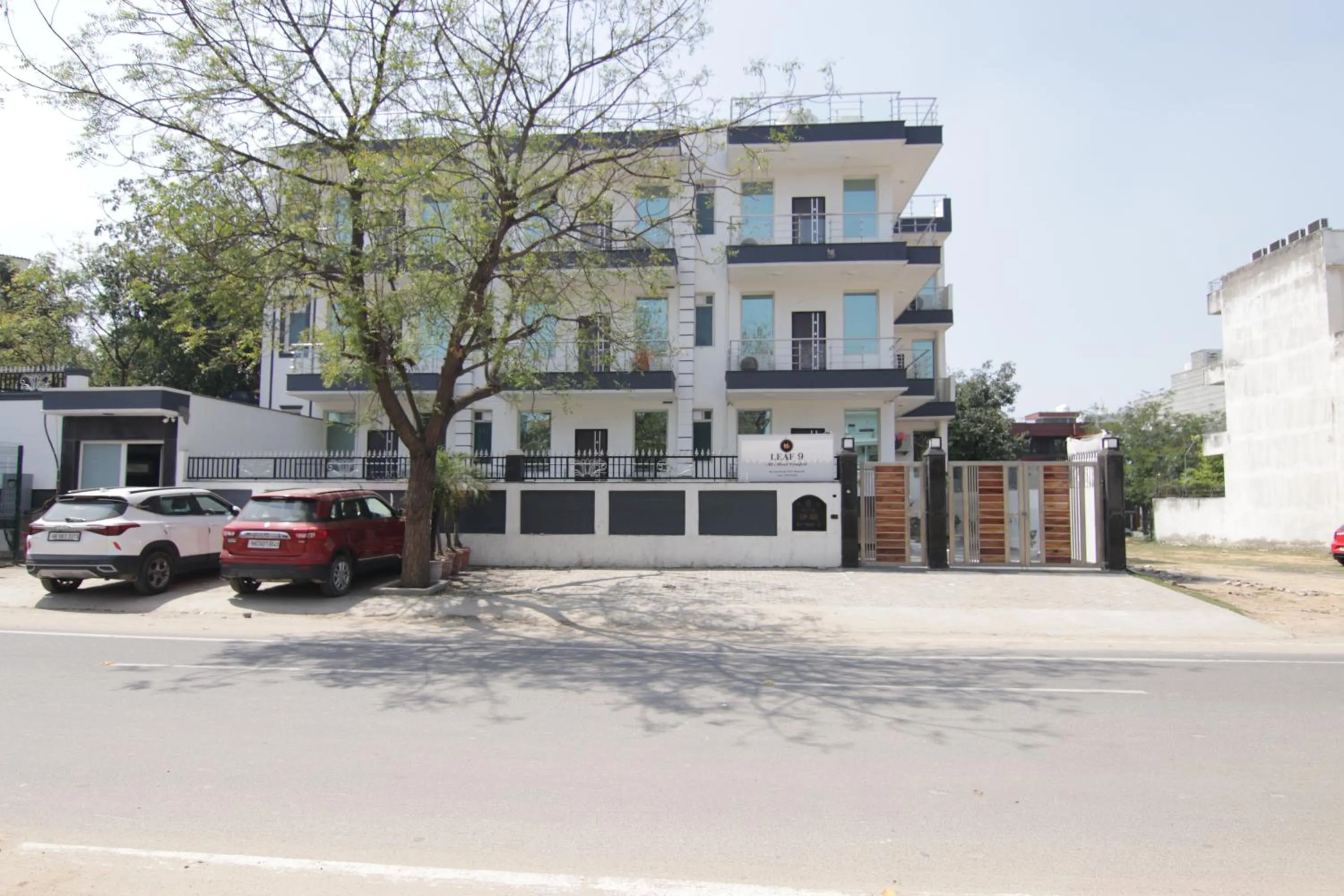 Property building in Hotel Leaf 9 INN, Cyber City near Ambience Mall