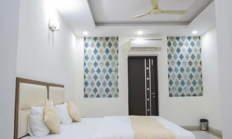 Bed in Hotel Leaf 9 INN, Cyber City near Ambience Mall