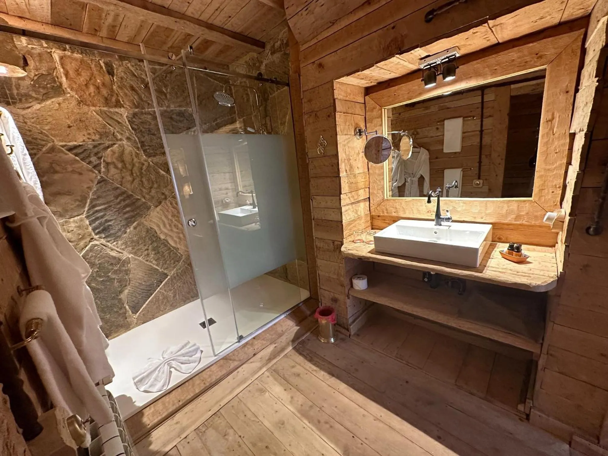 Shower in Hotel Xaluca Spa Aguelmame Sidi Ali