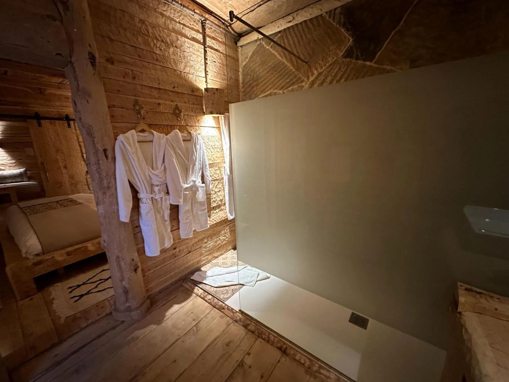 Shower in Hotel Xaluca Spa Aguelmame Sidi Ali