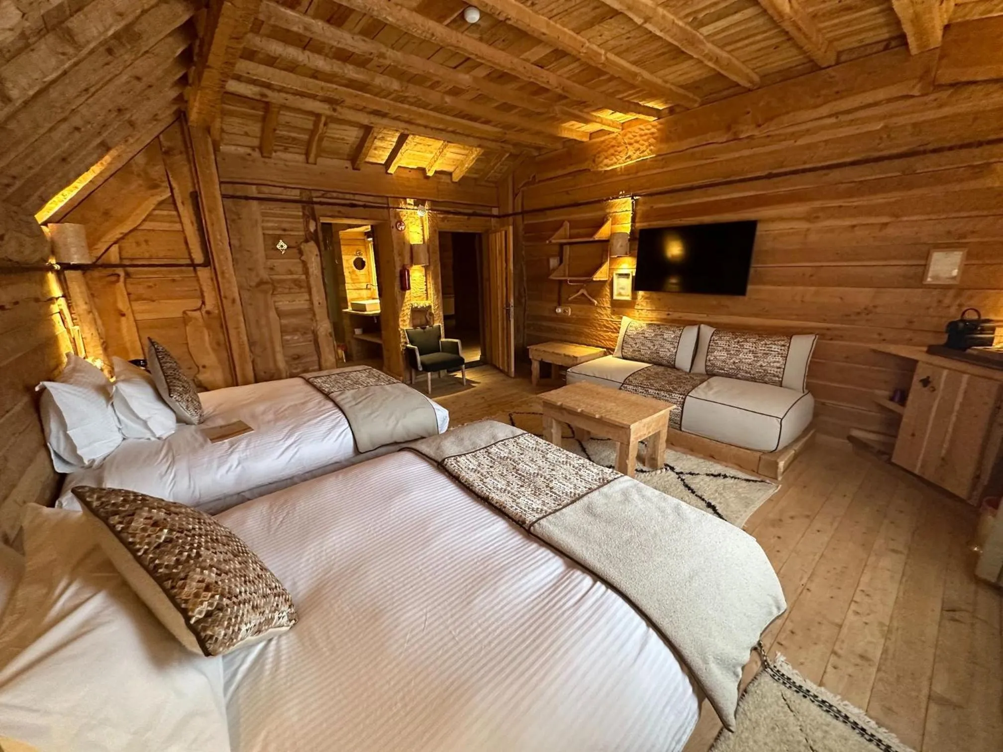 Photo of the whole room in Hotel Xaluca Spa Aguelmame Sidi Ali