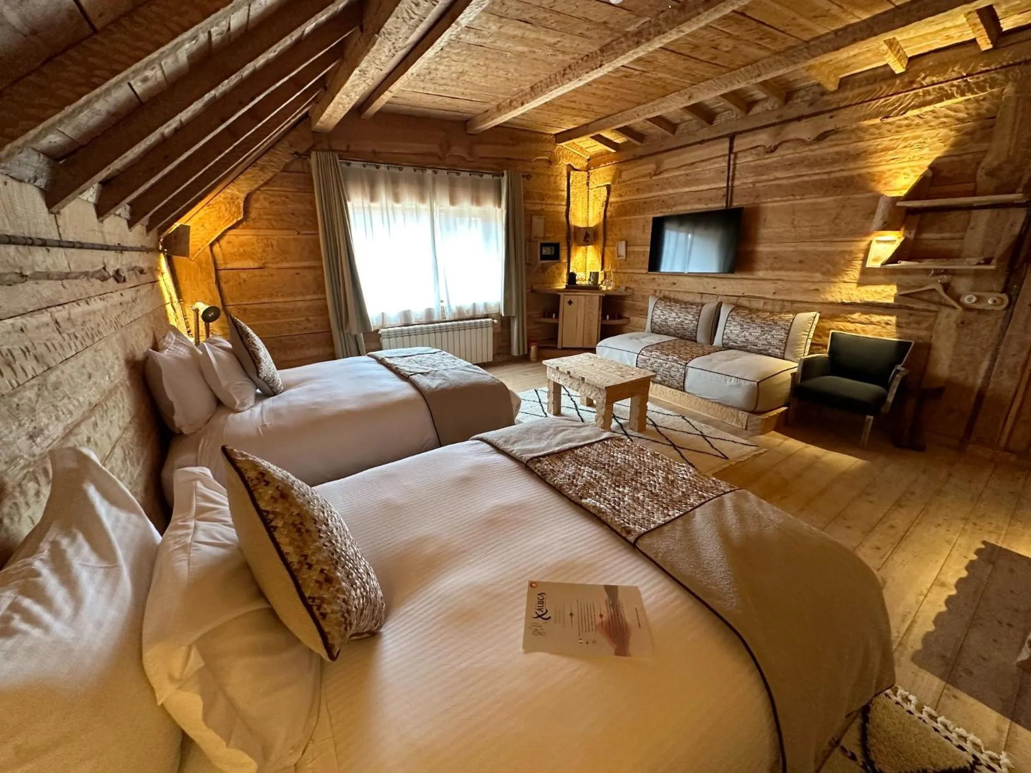 Photo of the whole room, Bed in Hotel Xaluca Spa Aguelmame Sidi Ali