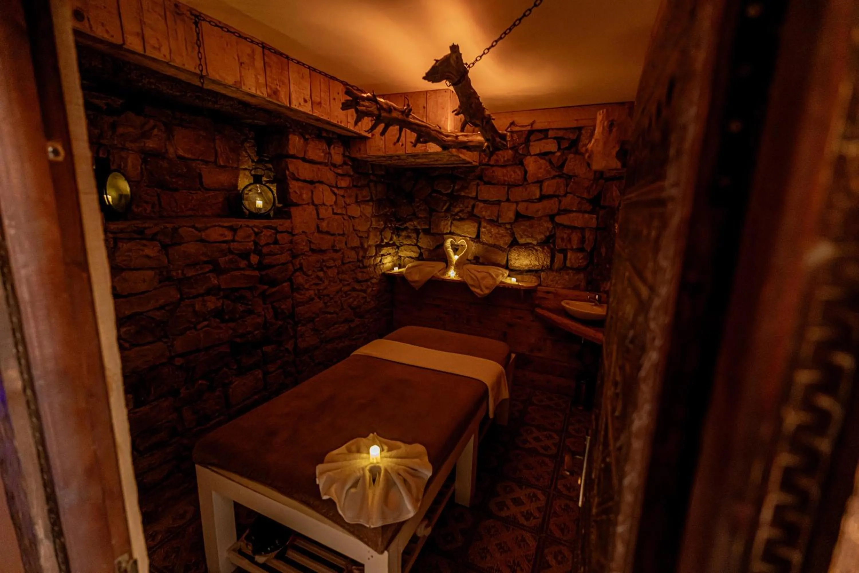 Massage in Hotel Xaluca Spa Aguelmame Sidi Ali