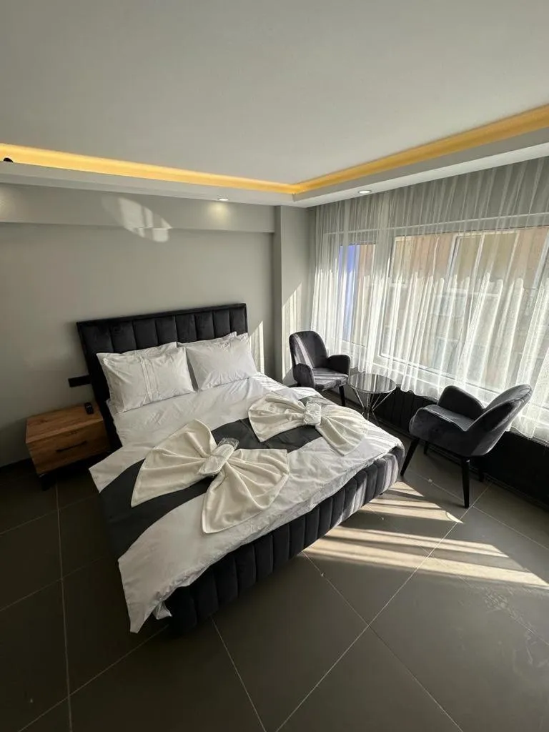 Photo of the whole room in Torch Suit