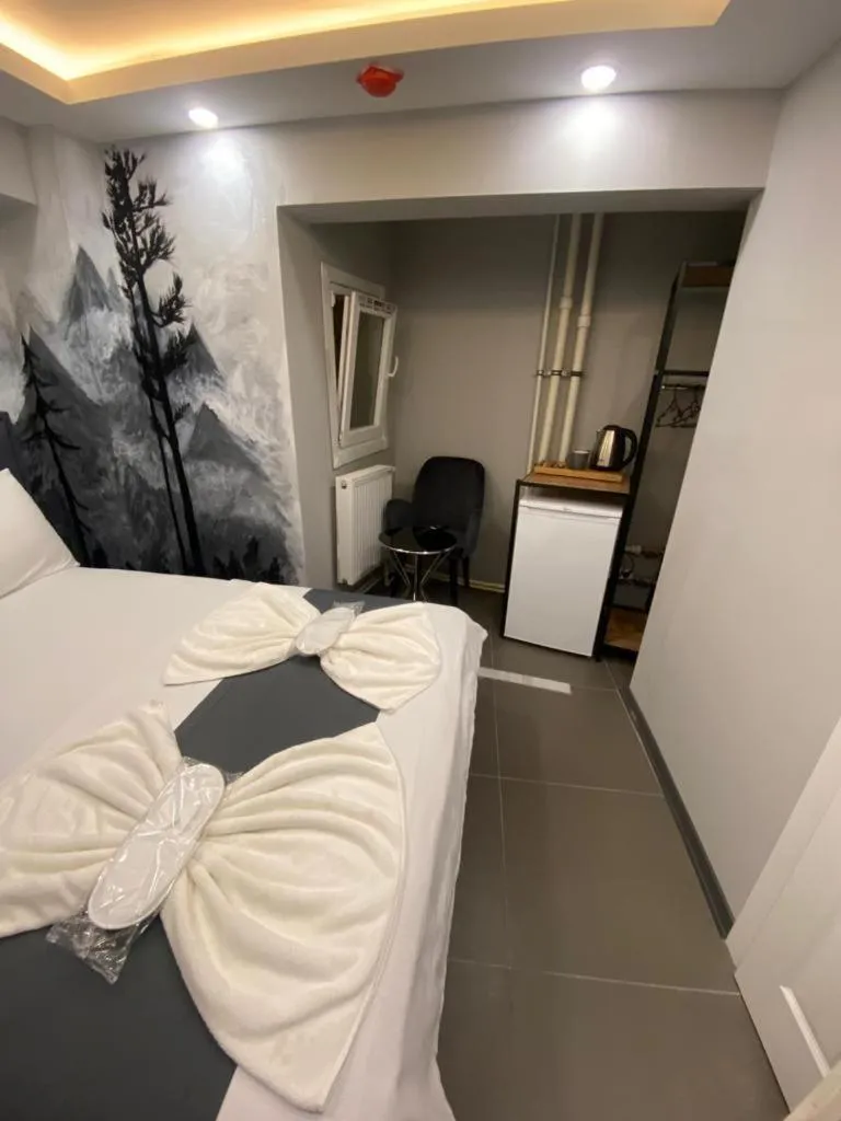 Photo of the whole room in Torch Suit