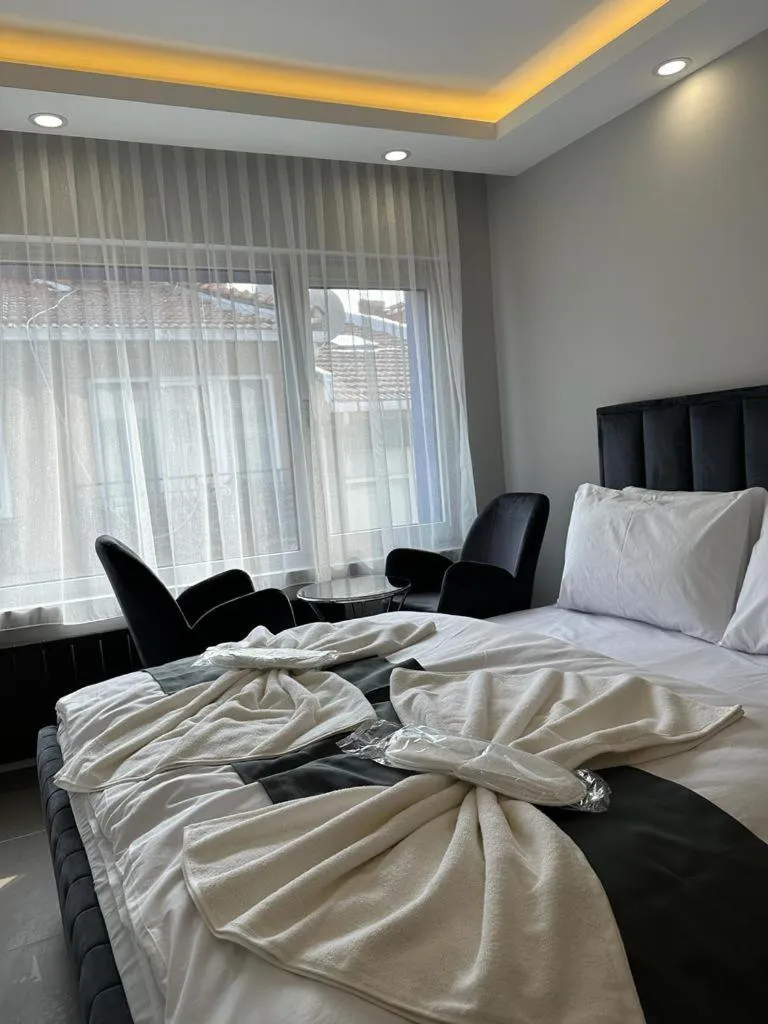 Photo of the whole room in Torch Suit