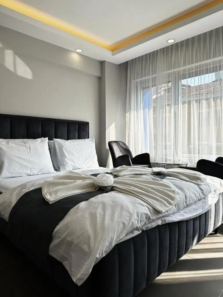 Photo of the whole room in Torch Suit