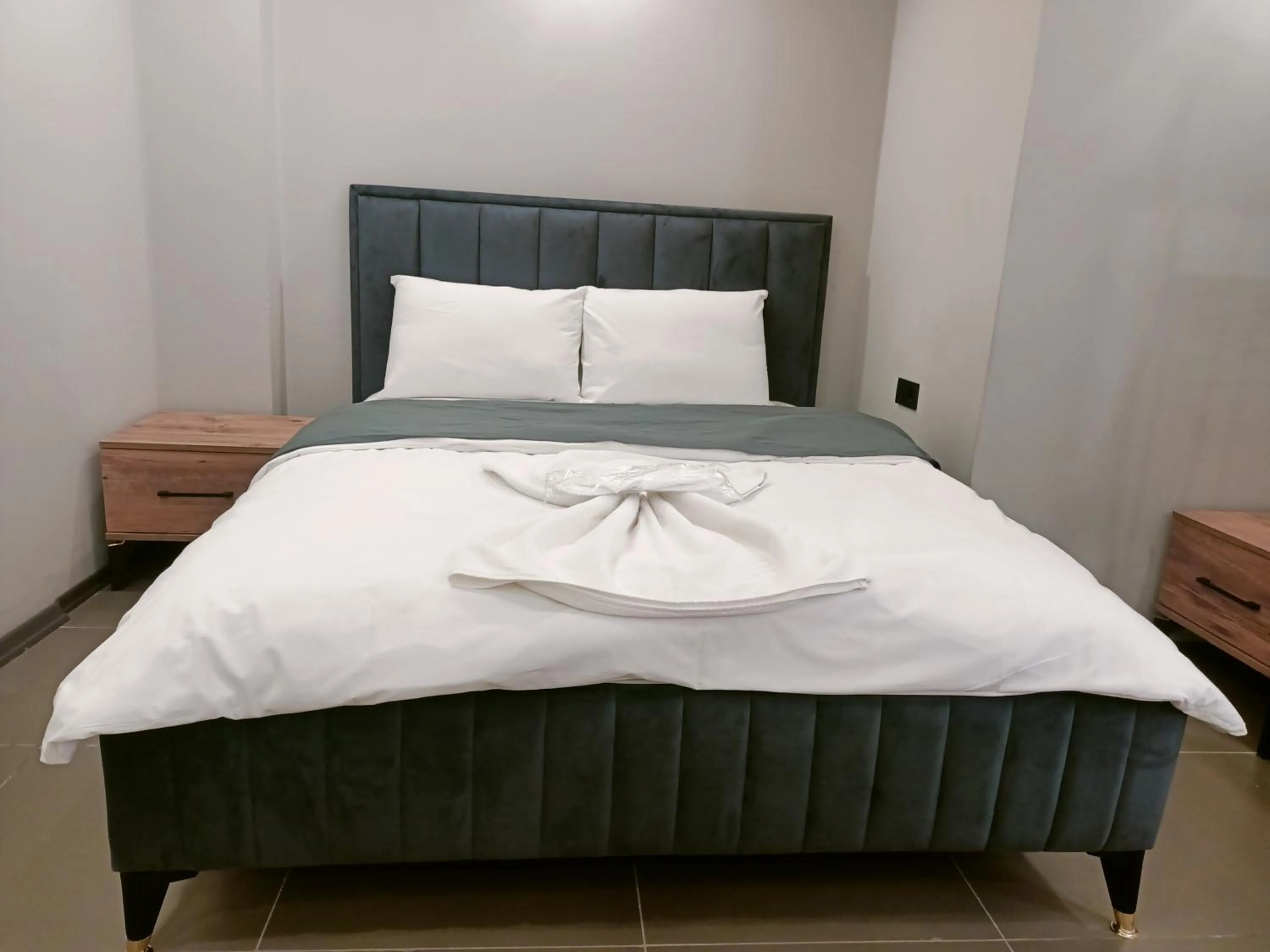 Photo of the whole room in Torch Suit