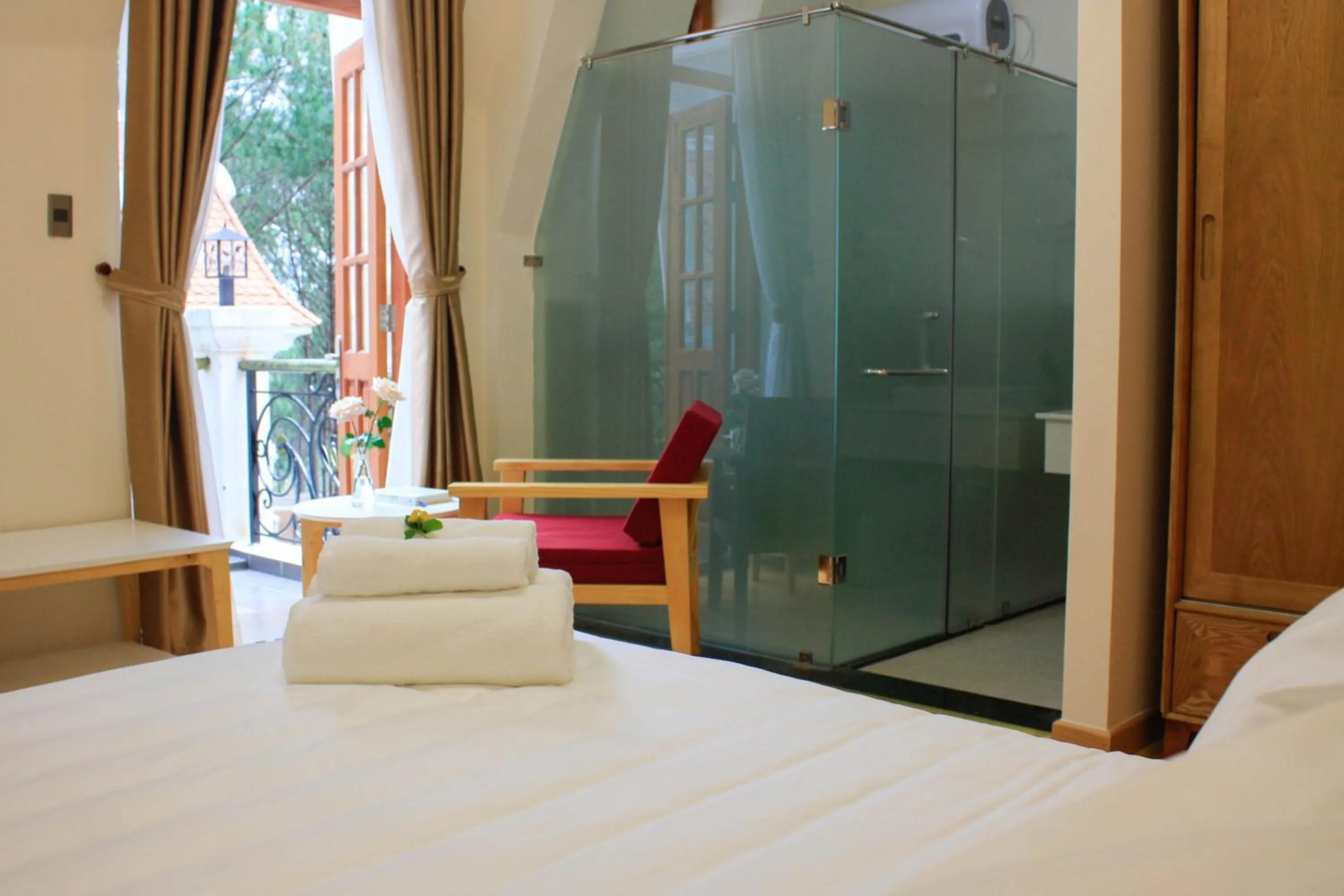 Bedroom, Bed in Omirita Resort Dalat