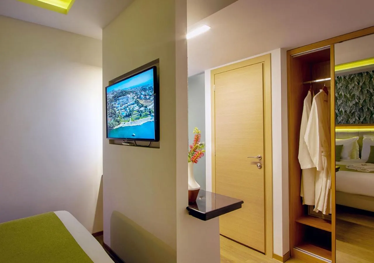 Bedroom, Bed in Zeus Dolce by Wyndham Athens