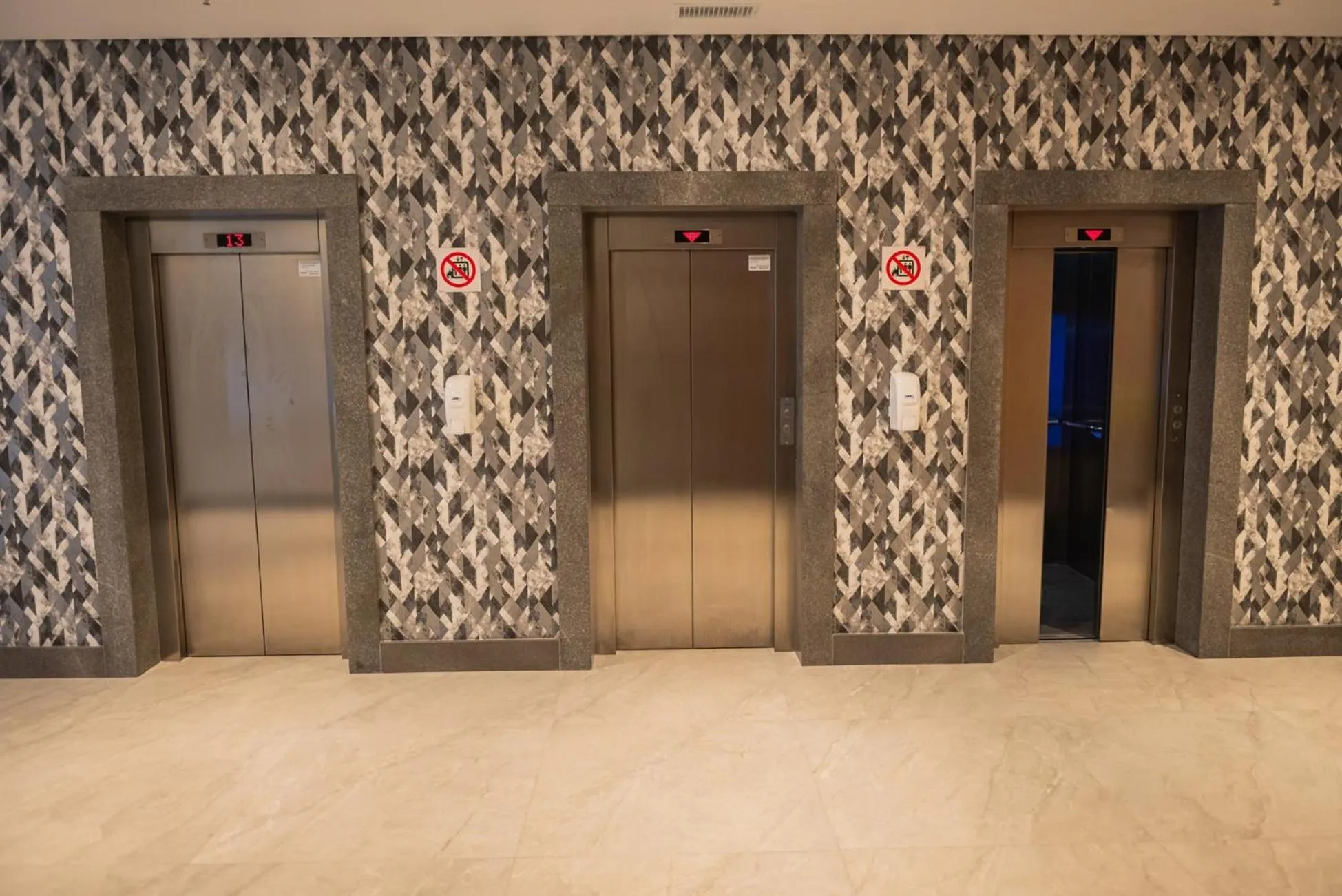 elevator in Dall'Onder Planalto Hotel Bento Gonçalves