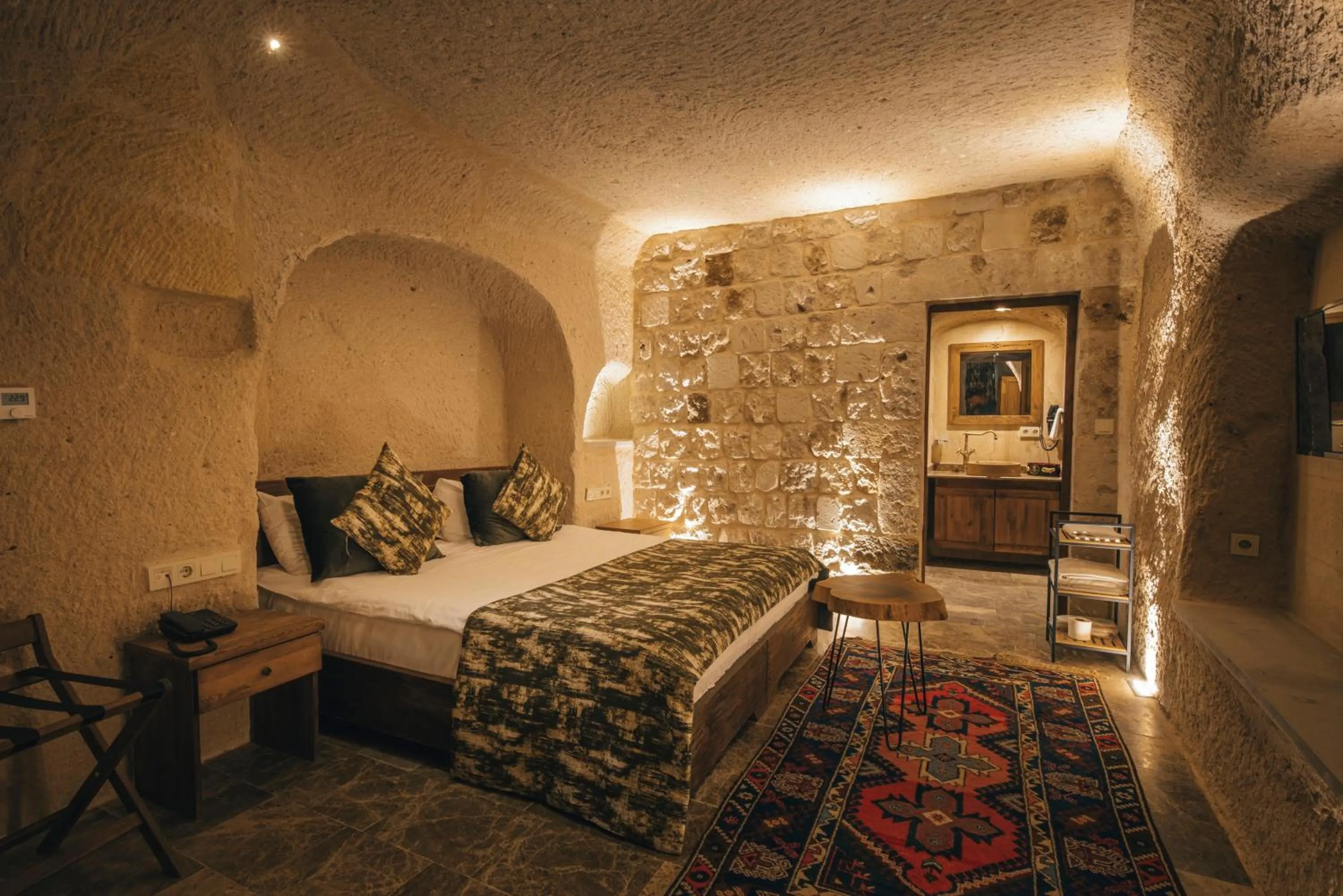 Photo of the whole room, Bed in Harem Suites Cappadocia