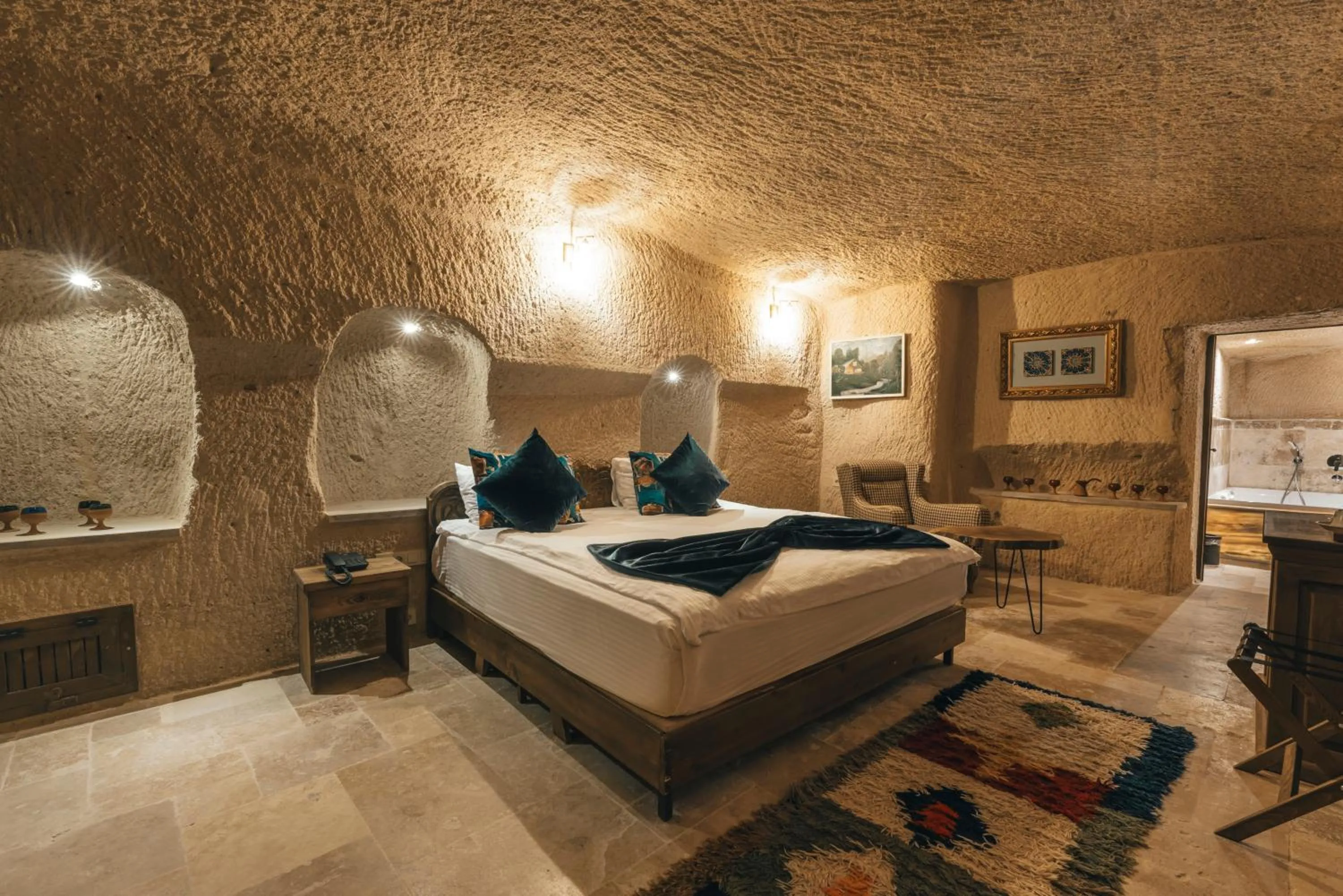 Photo of the whole room, Bed in Harem Suites Cappadocia