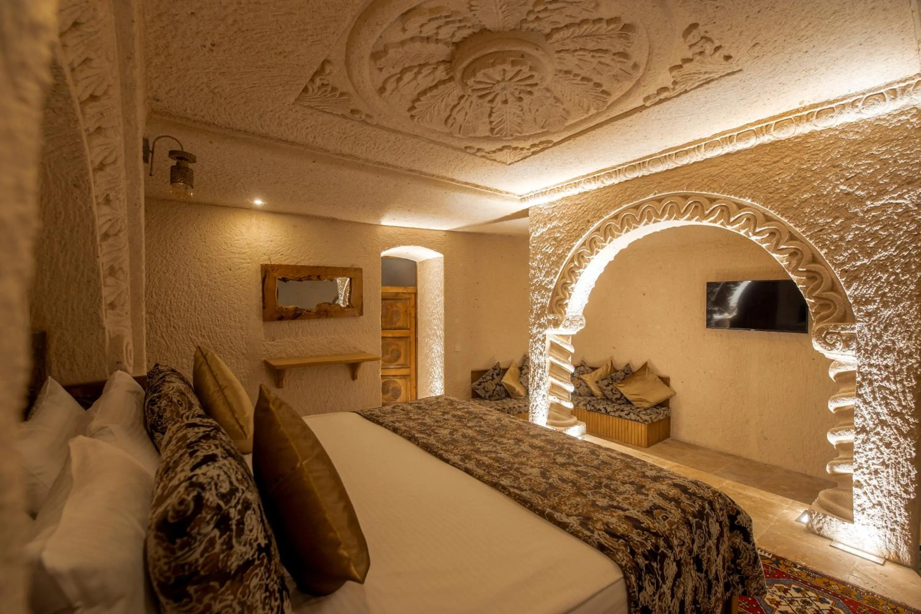 TV and multimedia, Bed in Harem Suites Cappadocia