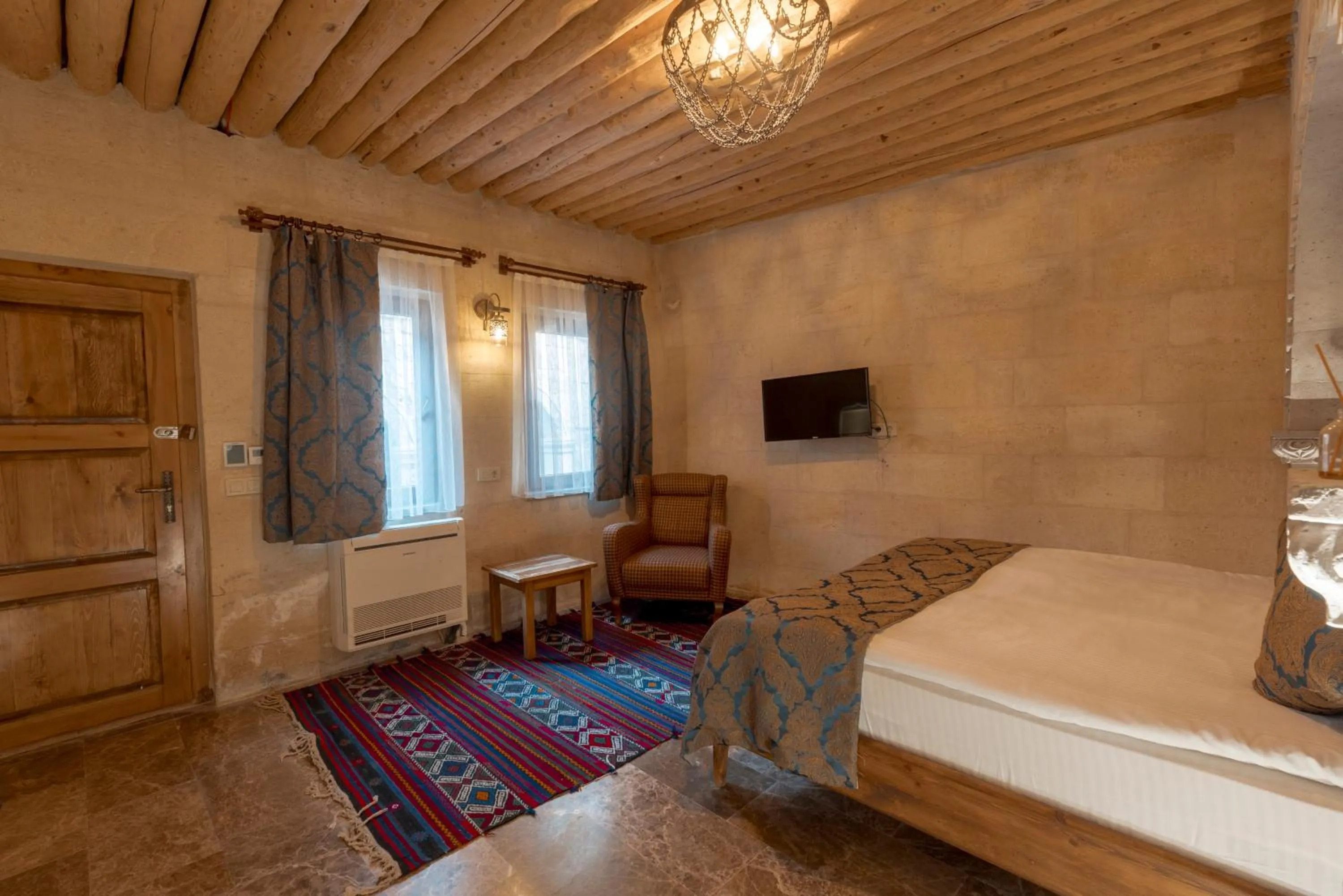 TV and multimedia, Bed in Harem Suites Cappadocia